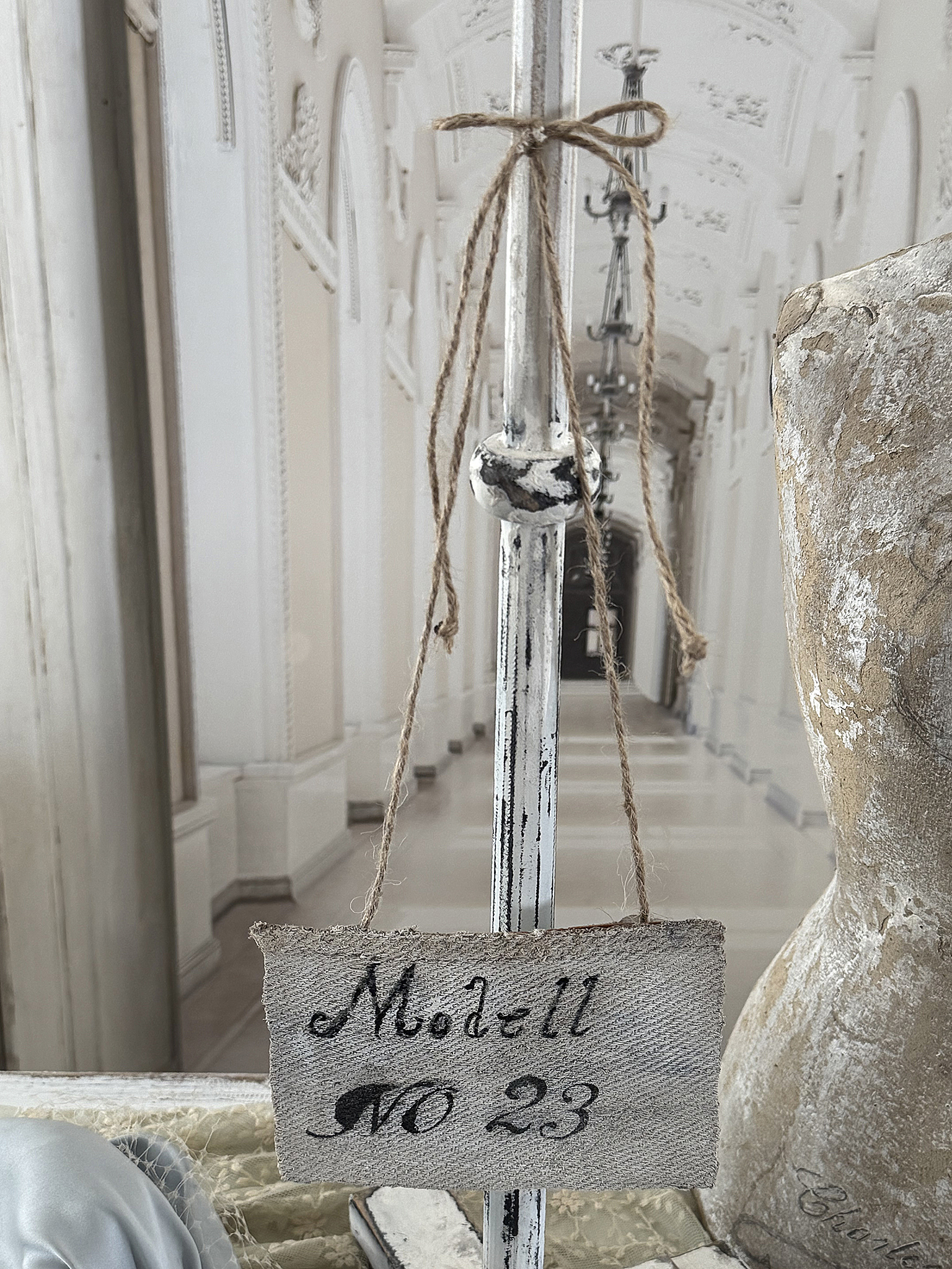 Alter Hutständer aus Holz mit Leinenpolster – Shabby Chic – Vintage – Nostalgischer Charme***