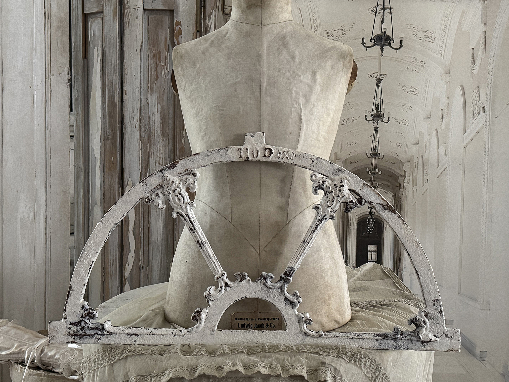 Antikes Stallfenster "shabby pur" ***