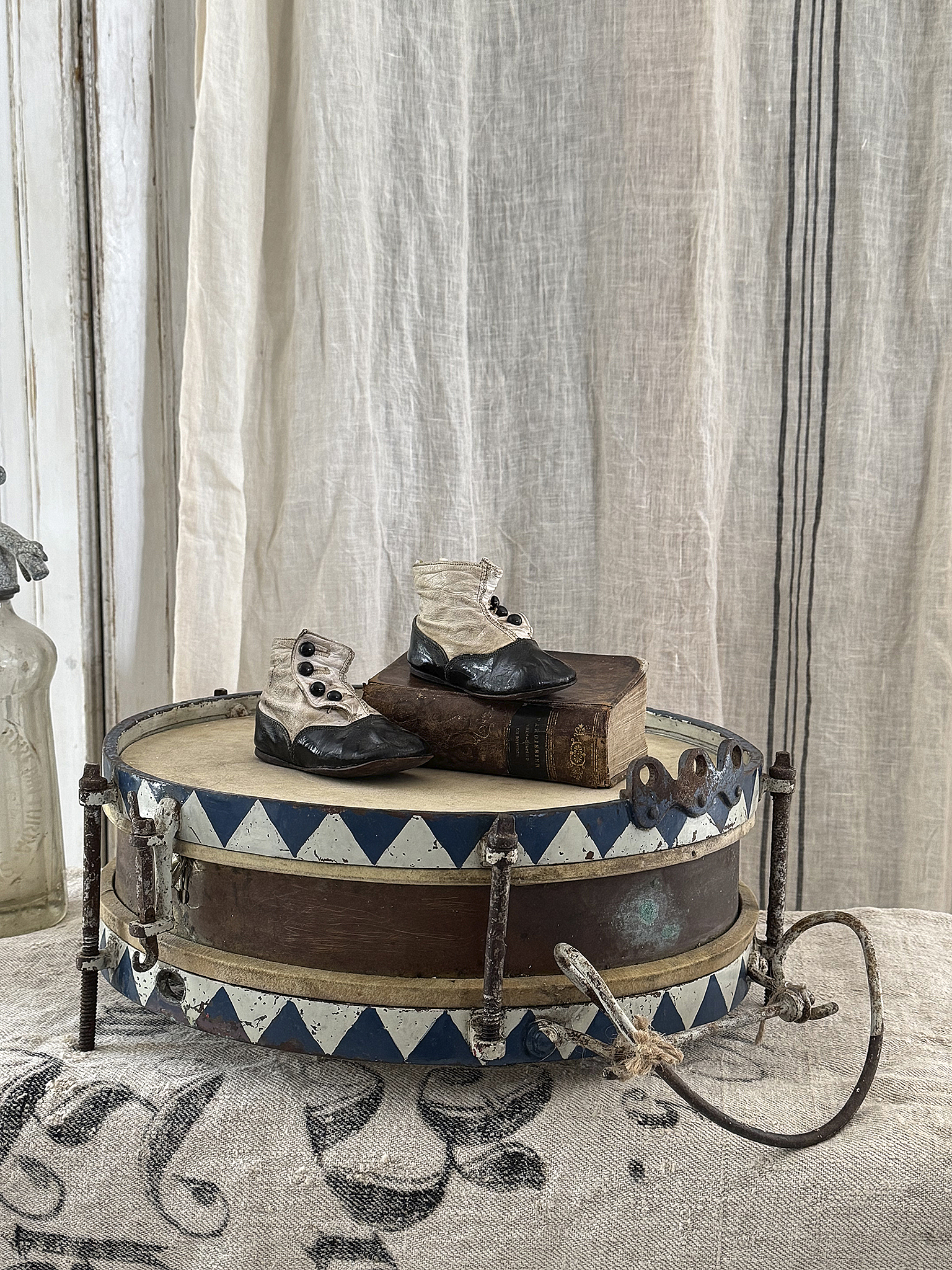 Zauberhafte antike Trommel mit Originalpatina und Messingdetails***