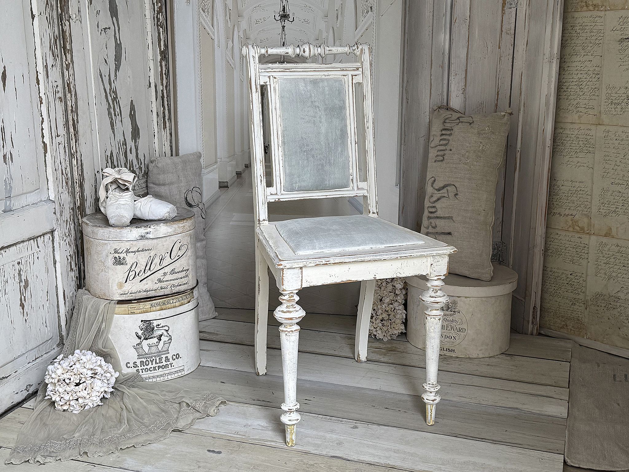 Antiker Gründerzeitstuhl mit Polster ***