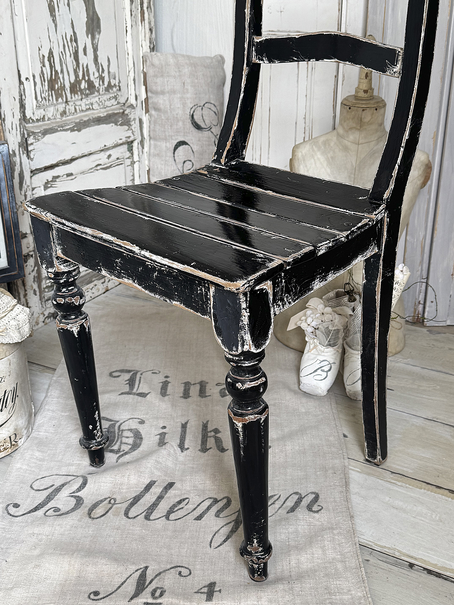 Antiker Biedermeier-Stuhl im originalen schwarzen Lack – Charakter trifft Eleganz***