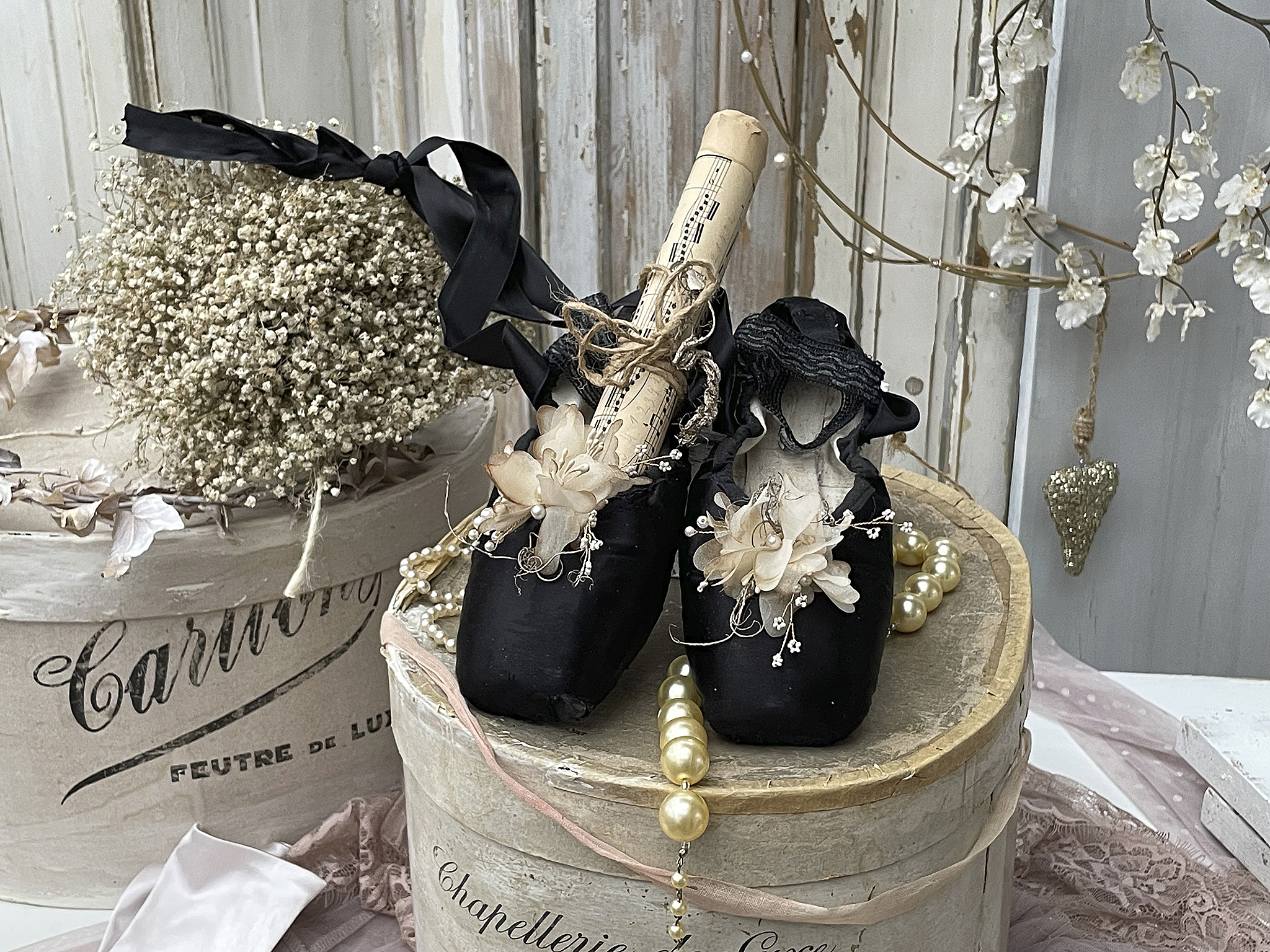 Spitzenschuhe Vintage-Schwarz mit Notenblatt***