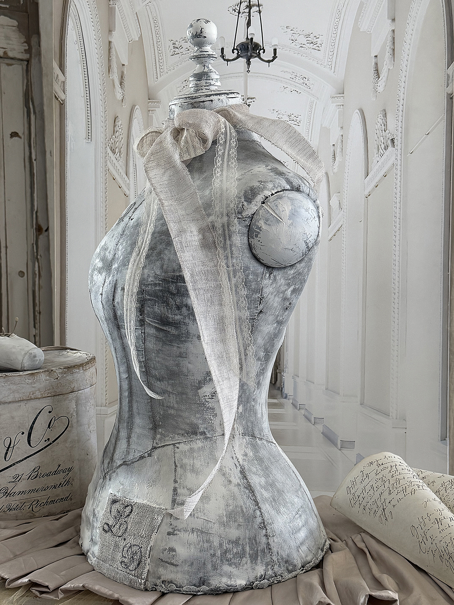 Antiker Schneider-Torso „Zarte Taille“ im romantischen Vintage-Look***