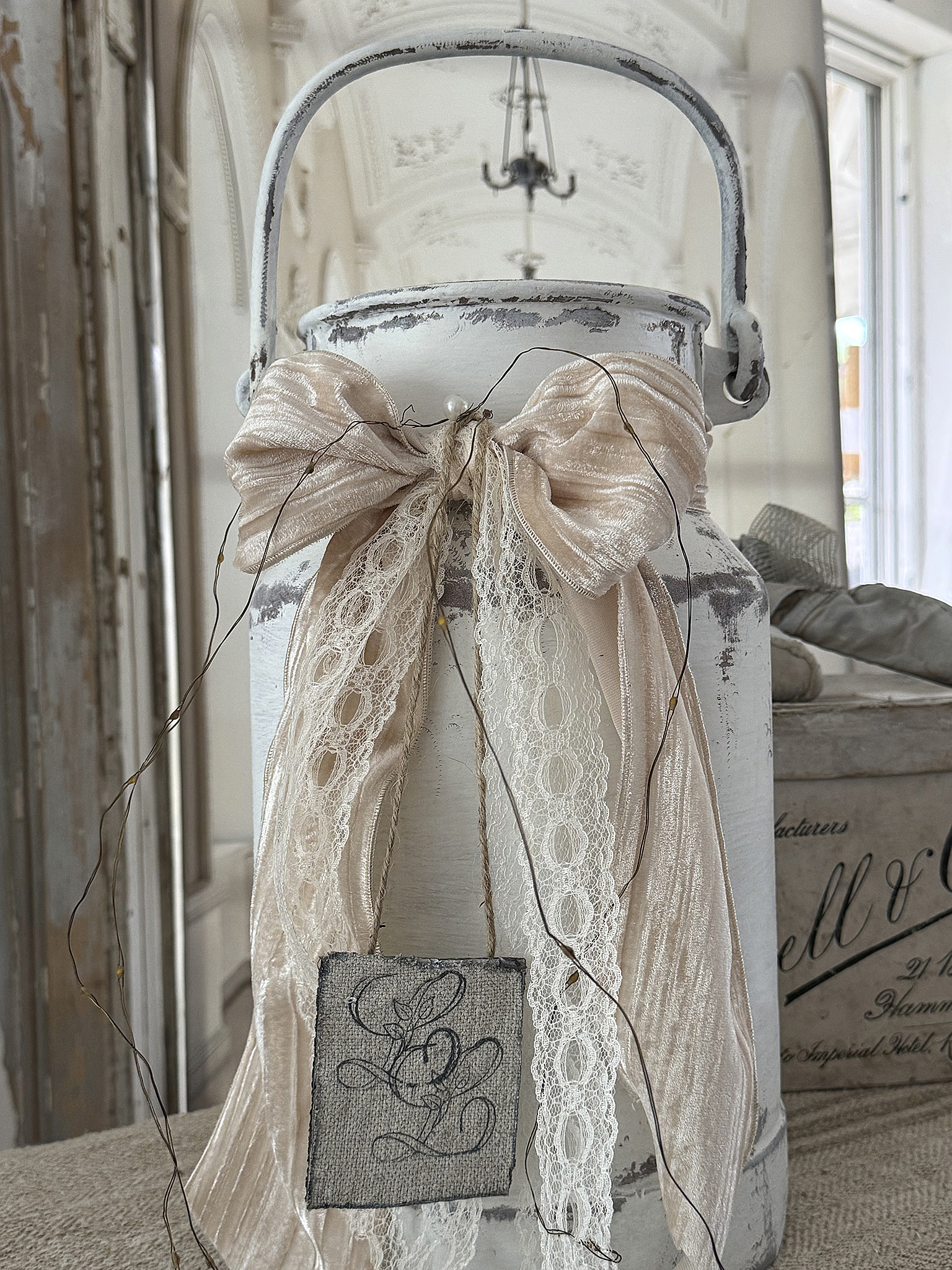 Alte Milchkanne im Vintage-Kleid***
