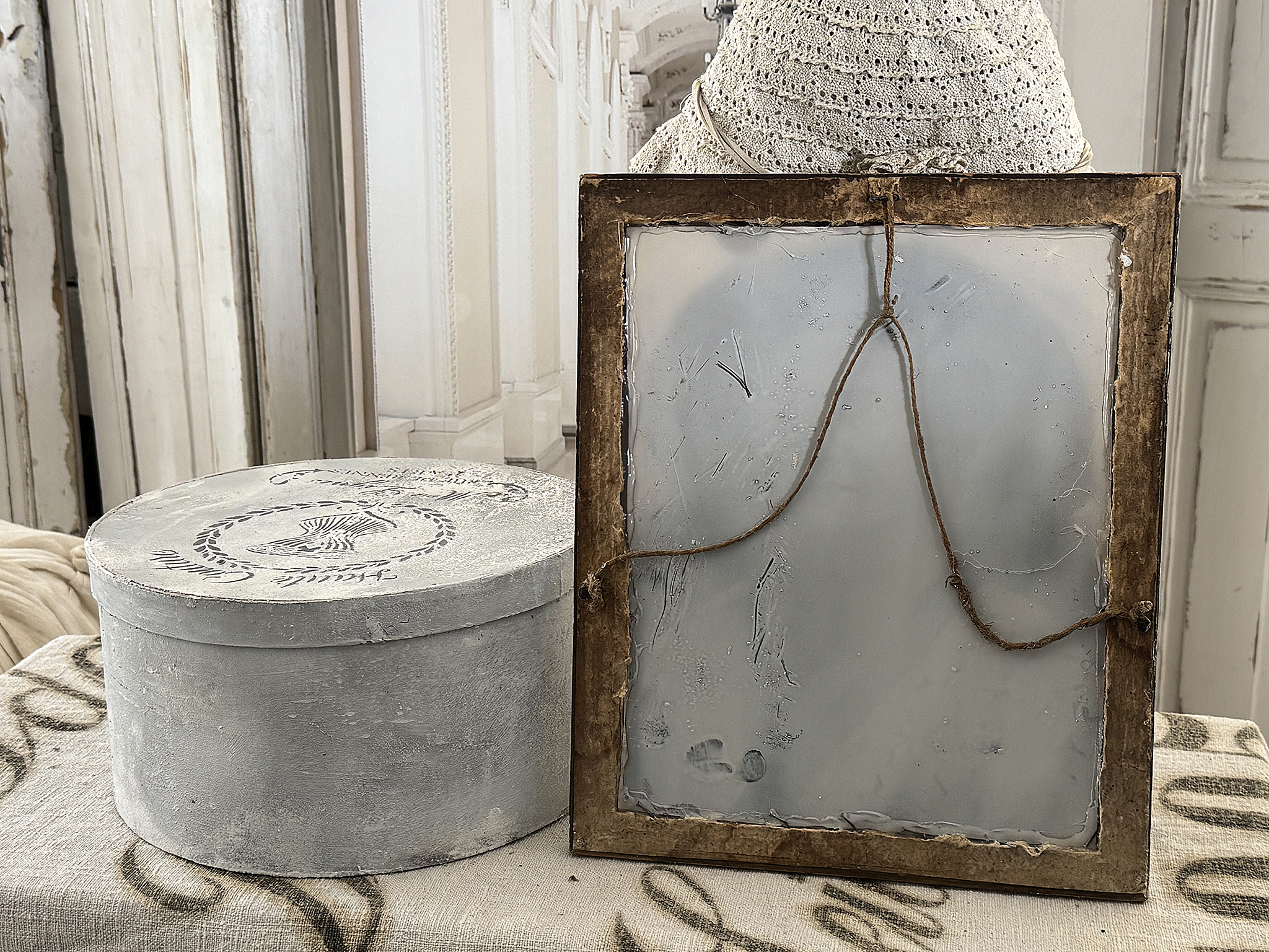 Romantisches Shabby Chic Deko-Duo – Haute Couture Bild & Vintage-Dose