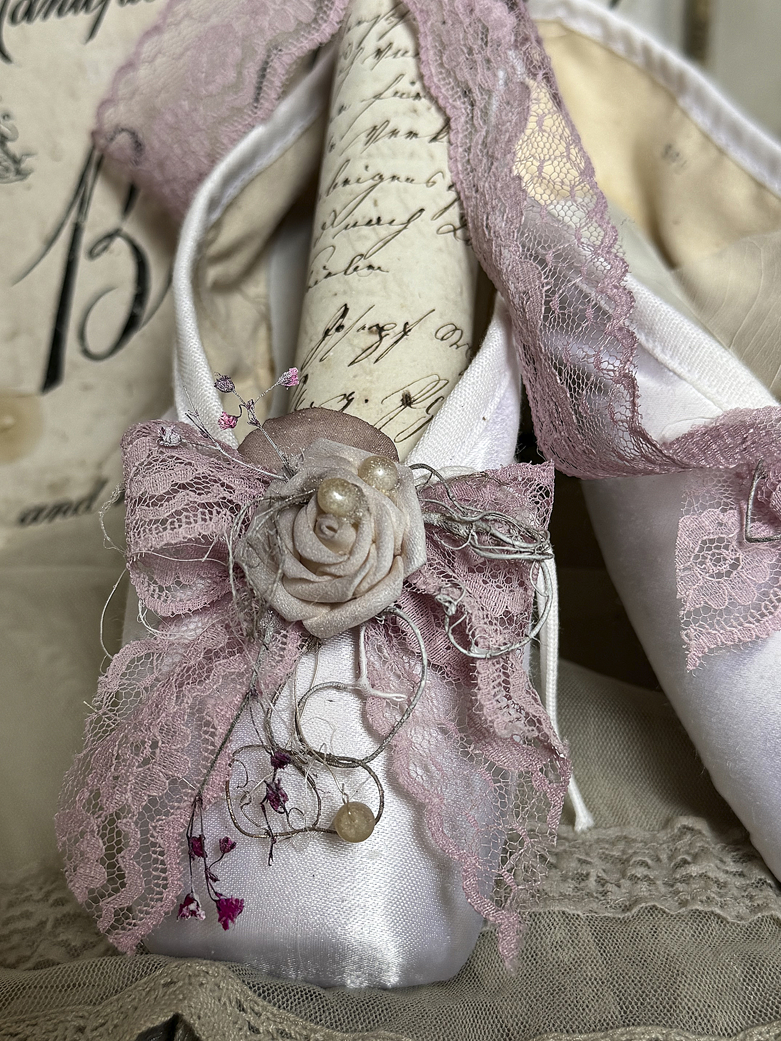 Weiße Spitzen-Ballettschuhe – ein romantisches Shabby-Unikat***