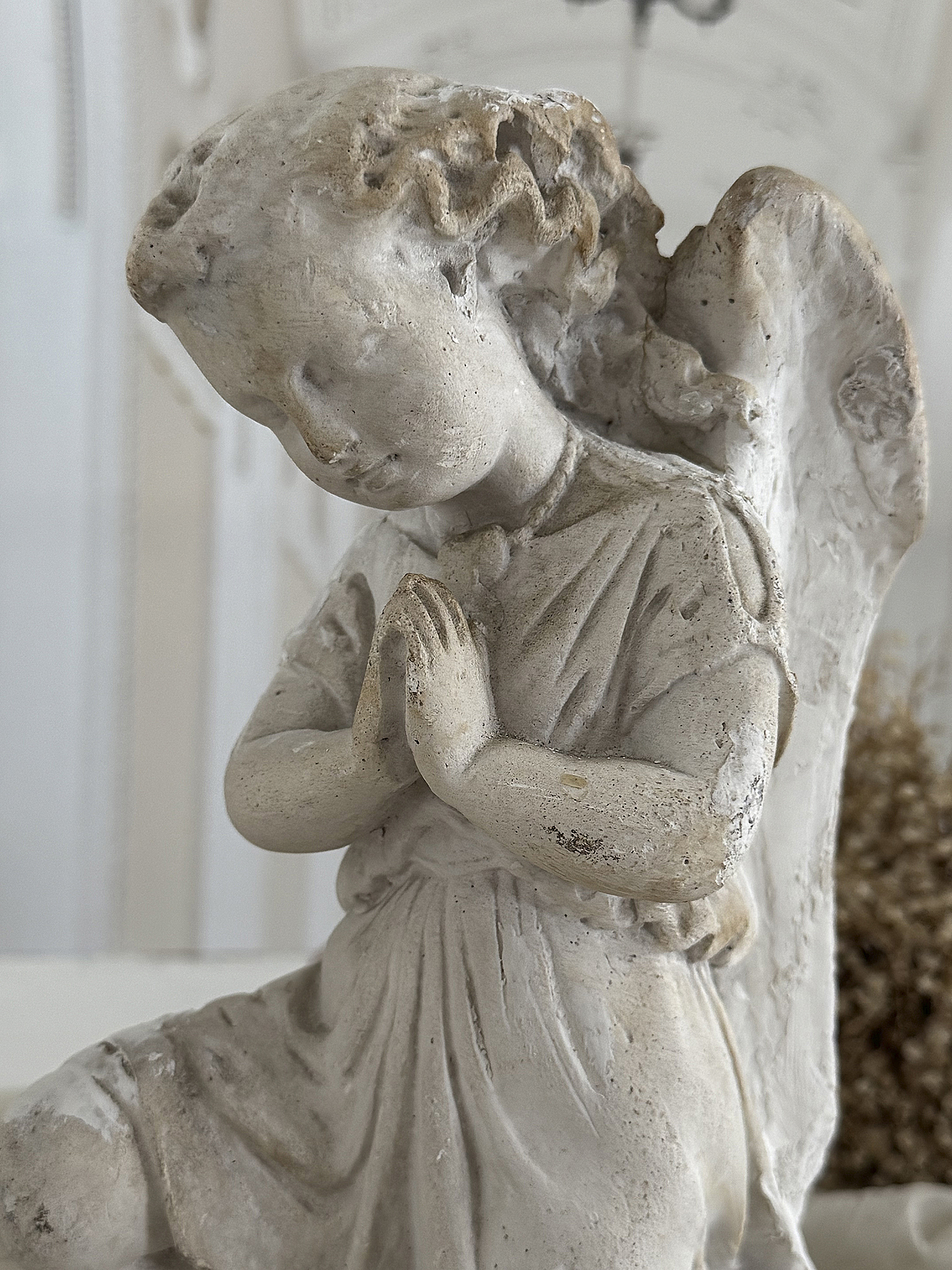 Alte Engel-Figuren aus Frankreich  aus Steingut / Steinzeug***