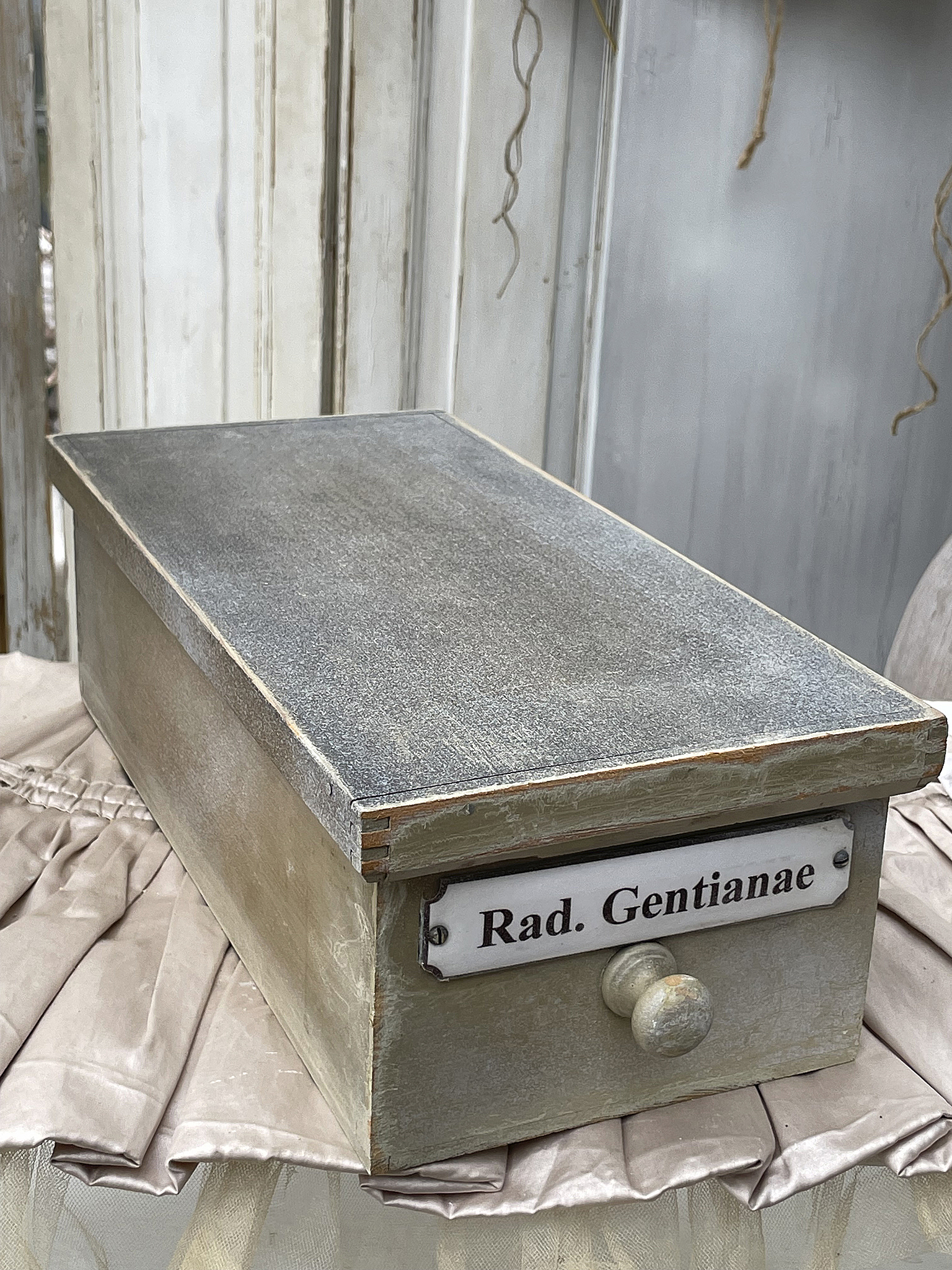Alte Holz Apothekerkiste mit Deckel im original Lack*** Alte Holz Apothekerkiste mit Deckel im original Lack***