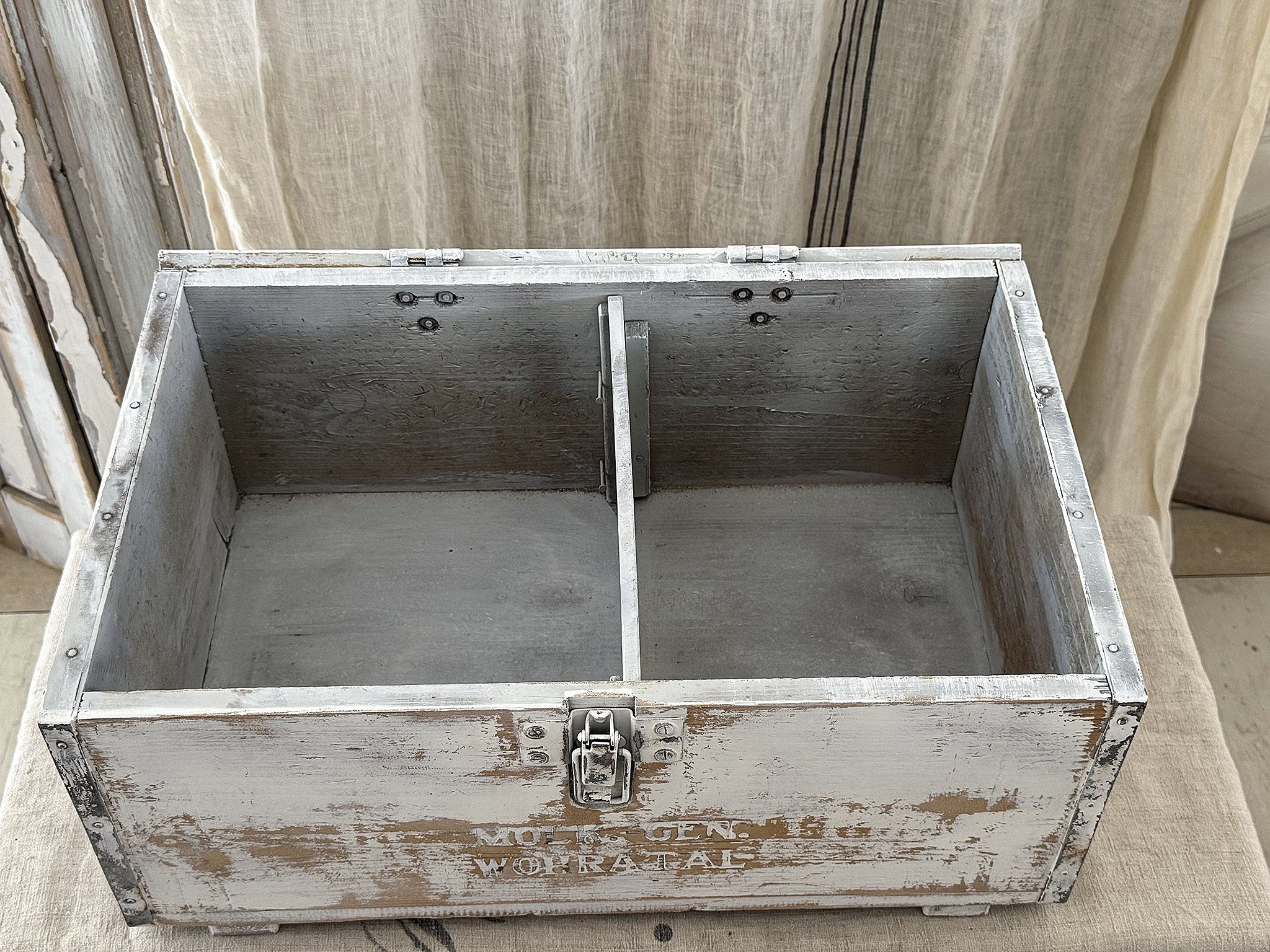 Alte Transportkiste aus Massivholz mit historischem Charme***