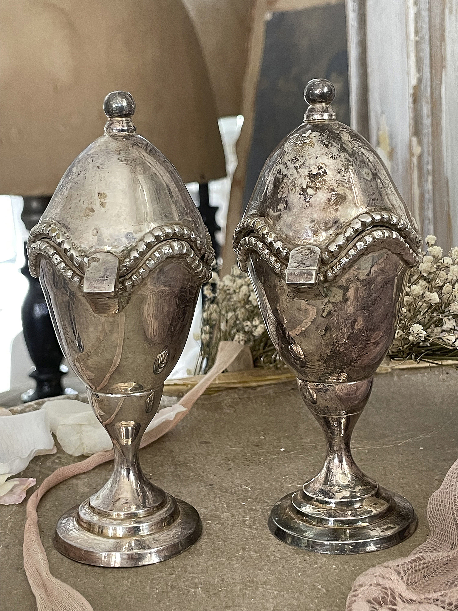 Duo Eierbecher versilbert mit Haube und Fuß Vintage*** Duo Eierbecher versilbert mit Haube und Fuß Vintage***