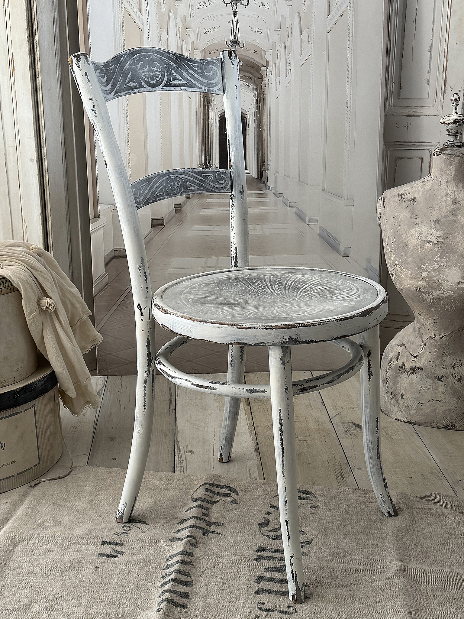 Antiker Bugholz-Thonet-Stuhl im zauberhaften Shabby Chic***