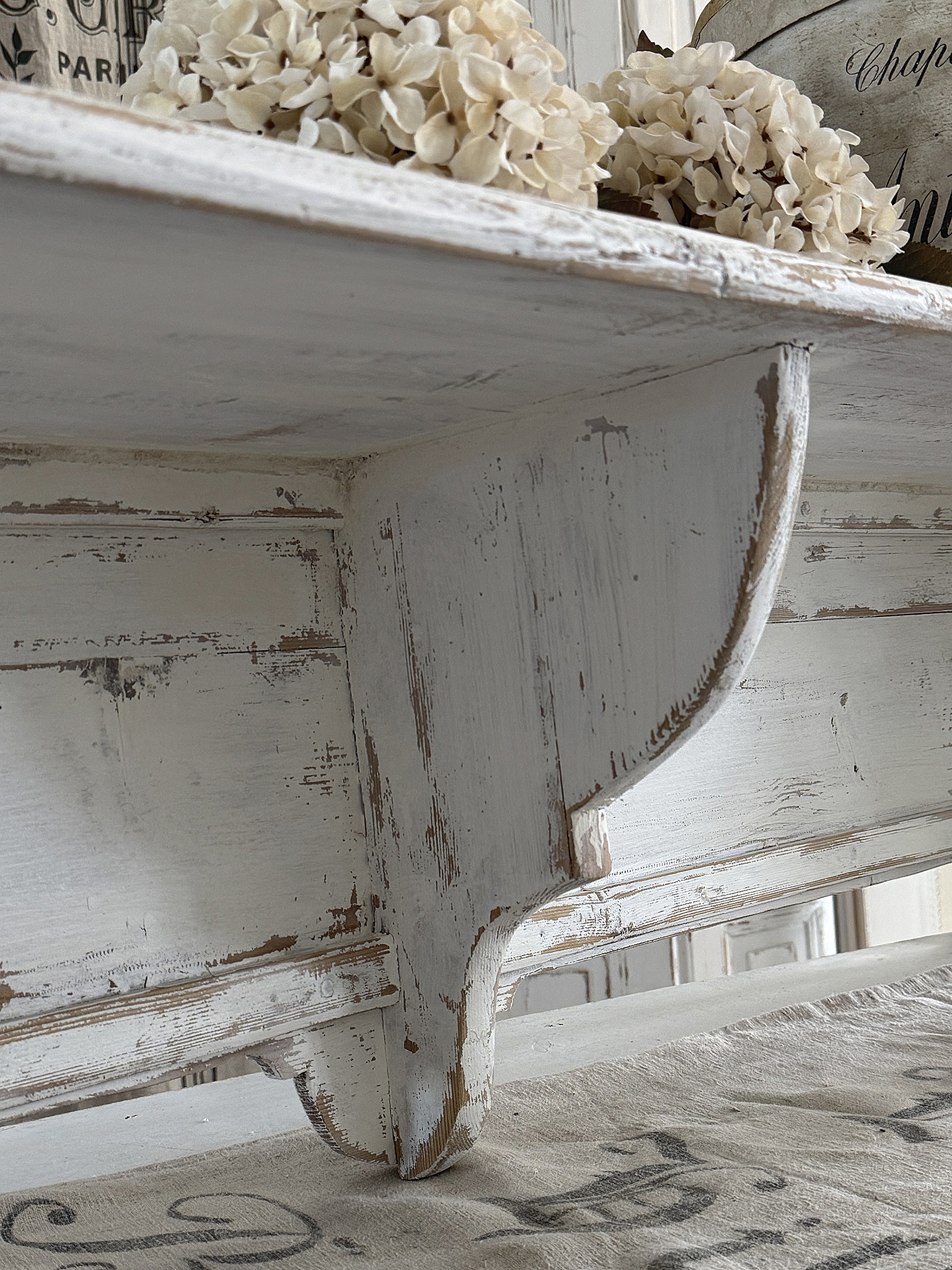 Antikes langes Gründerzeit-Regal im Shabby-Chic***