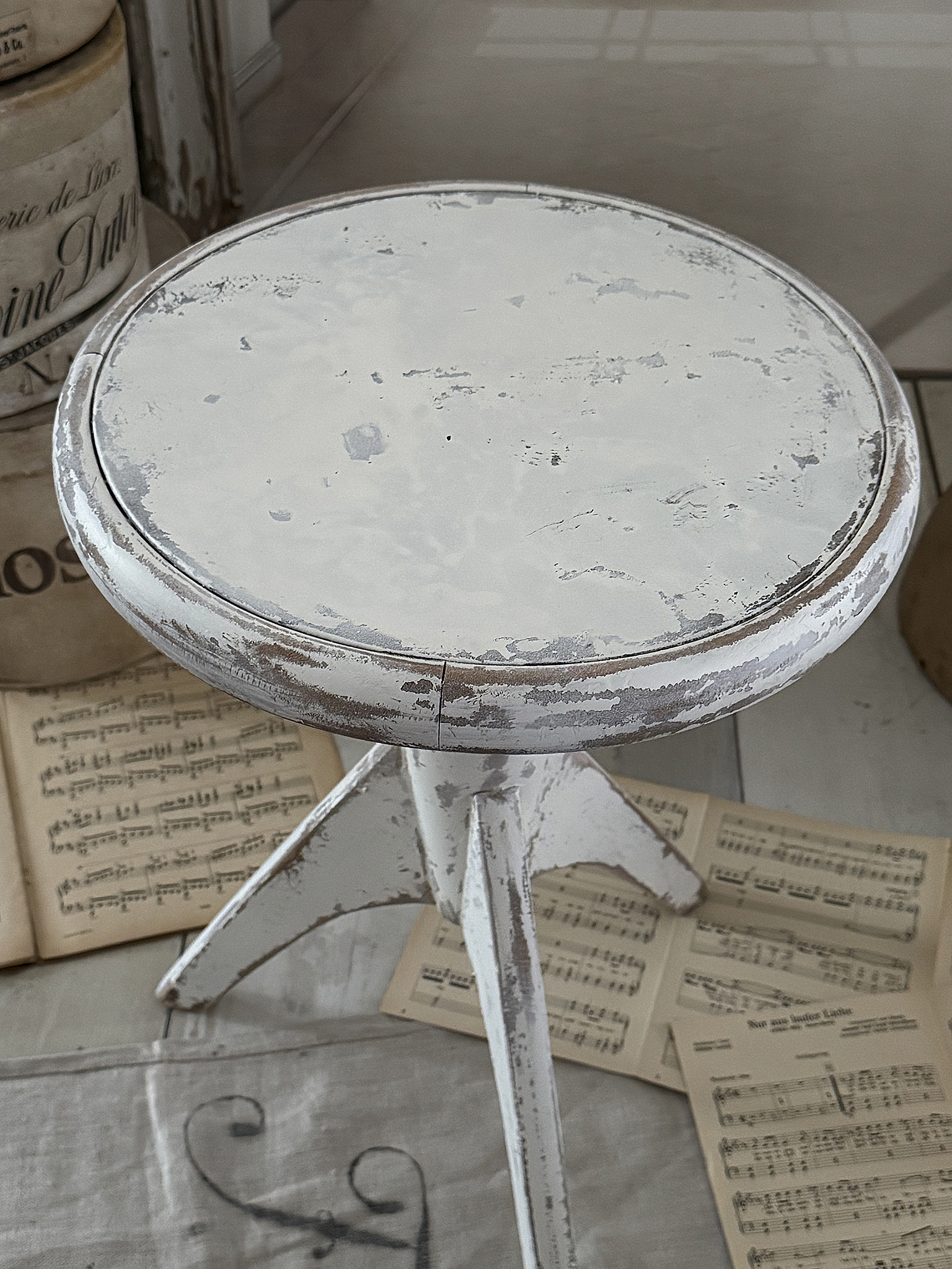 Alter, wertiger Klavierhocker im Shabby-Stil***