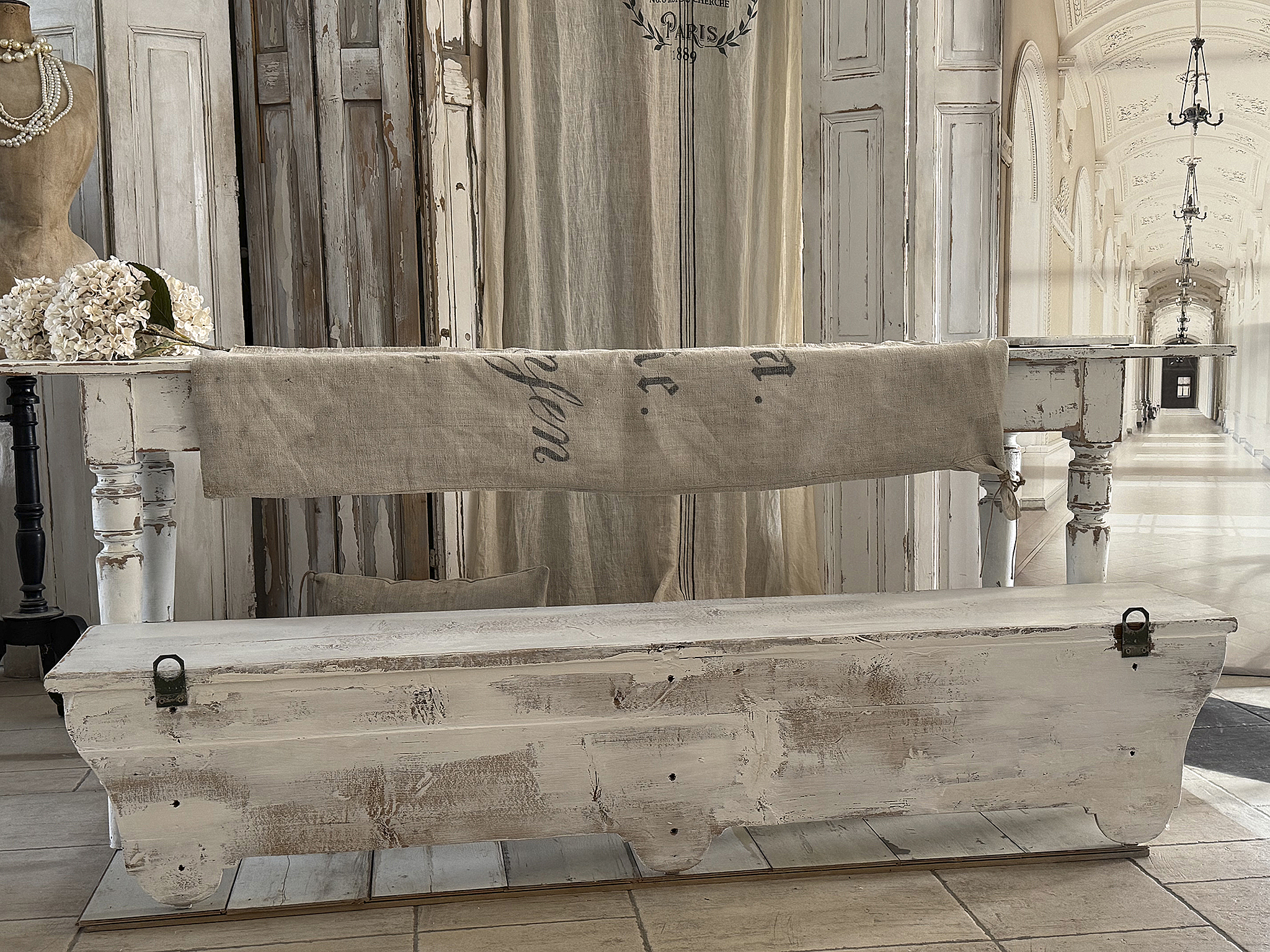 Antikes langes Gründerzeit-Regal im Shabby-Chic***