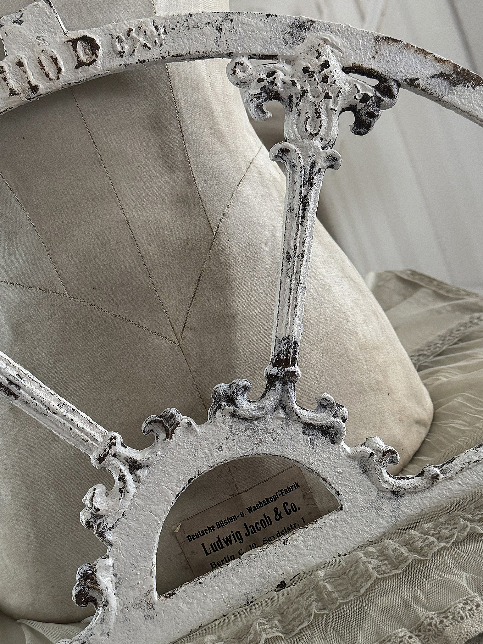 Antikes Stallfenster "shabby pur" ***