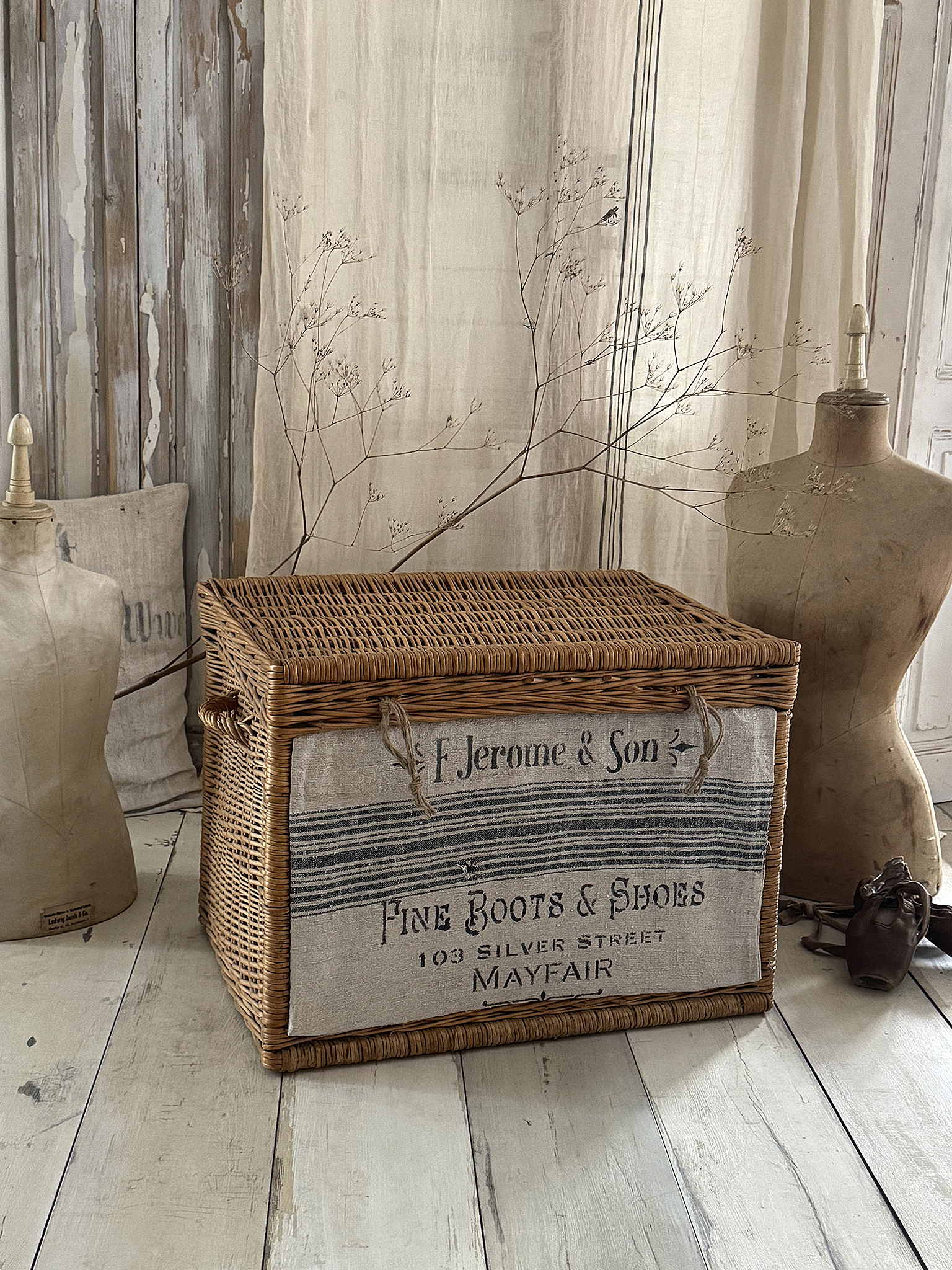 Großer Vintage-Weidenkorb mit Klappdeckel ein charaktervolles Einzelstück für eure Wohnwelt***