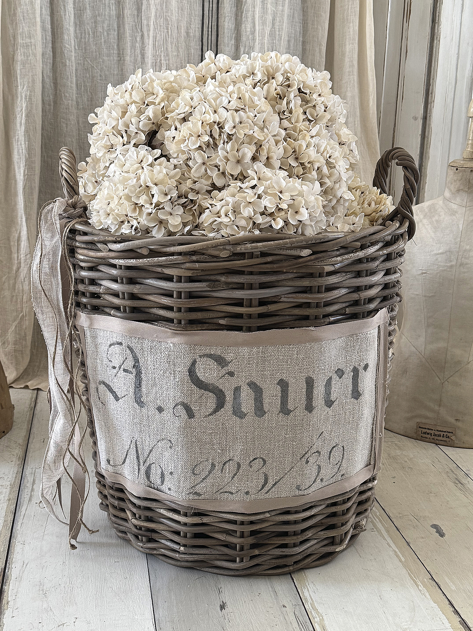 Großer Naturweidenkorb mit Leinenschild – XL Shabby Chic***
