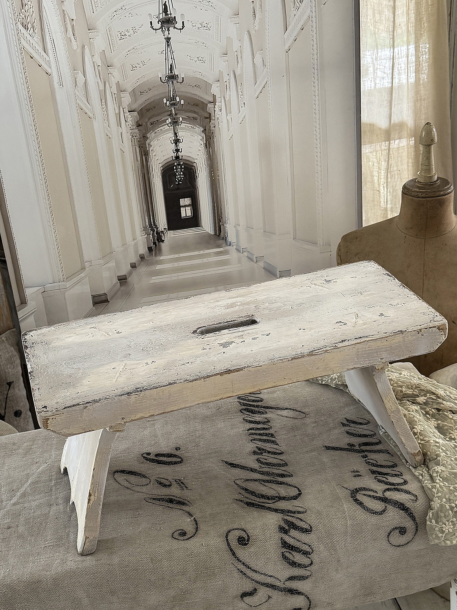 Langes Fußbänkchen im alten Shabbykleid***