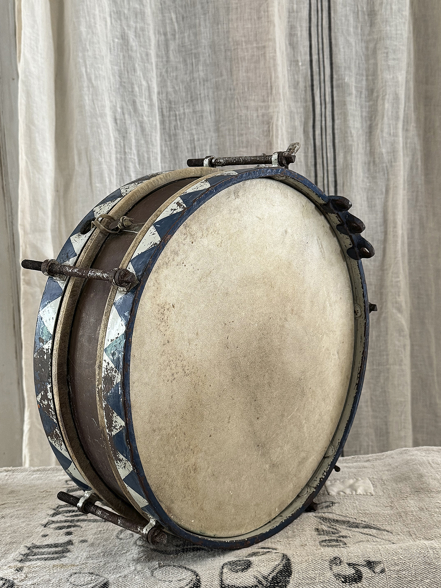 Zauberhafte antike Trommel mit Originalpatina und Messingdetails***