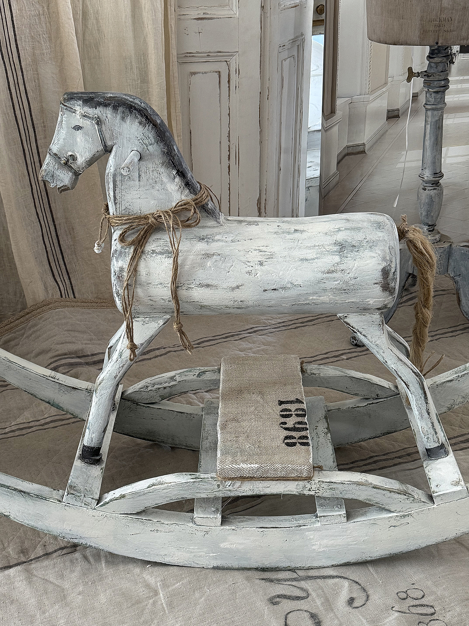 Altes Schaukelpferd Shabby-pur** Altes Schaukelpferd Shabby-pur**