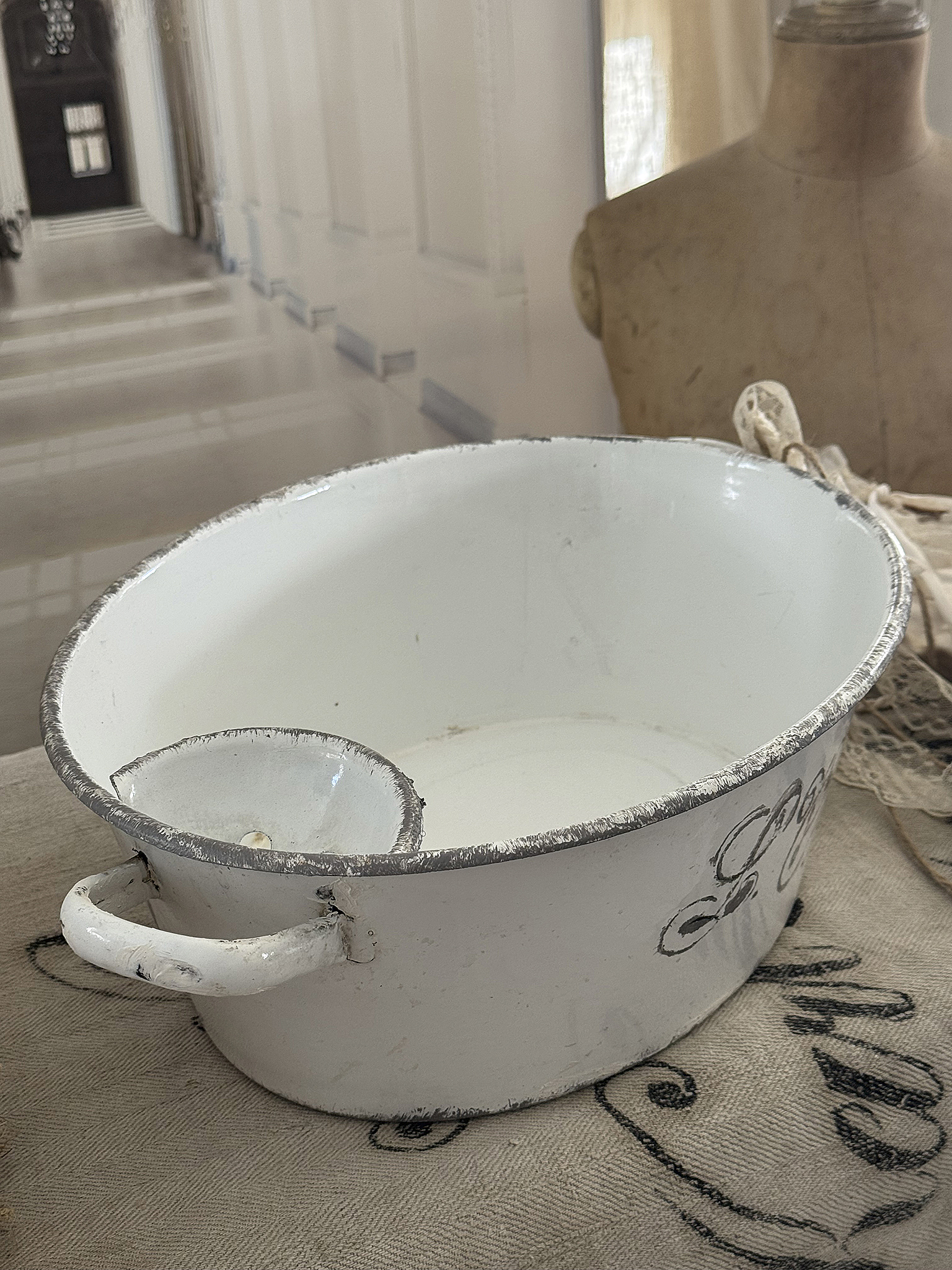 Süße Waschschüssel mit romantischer Deko***