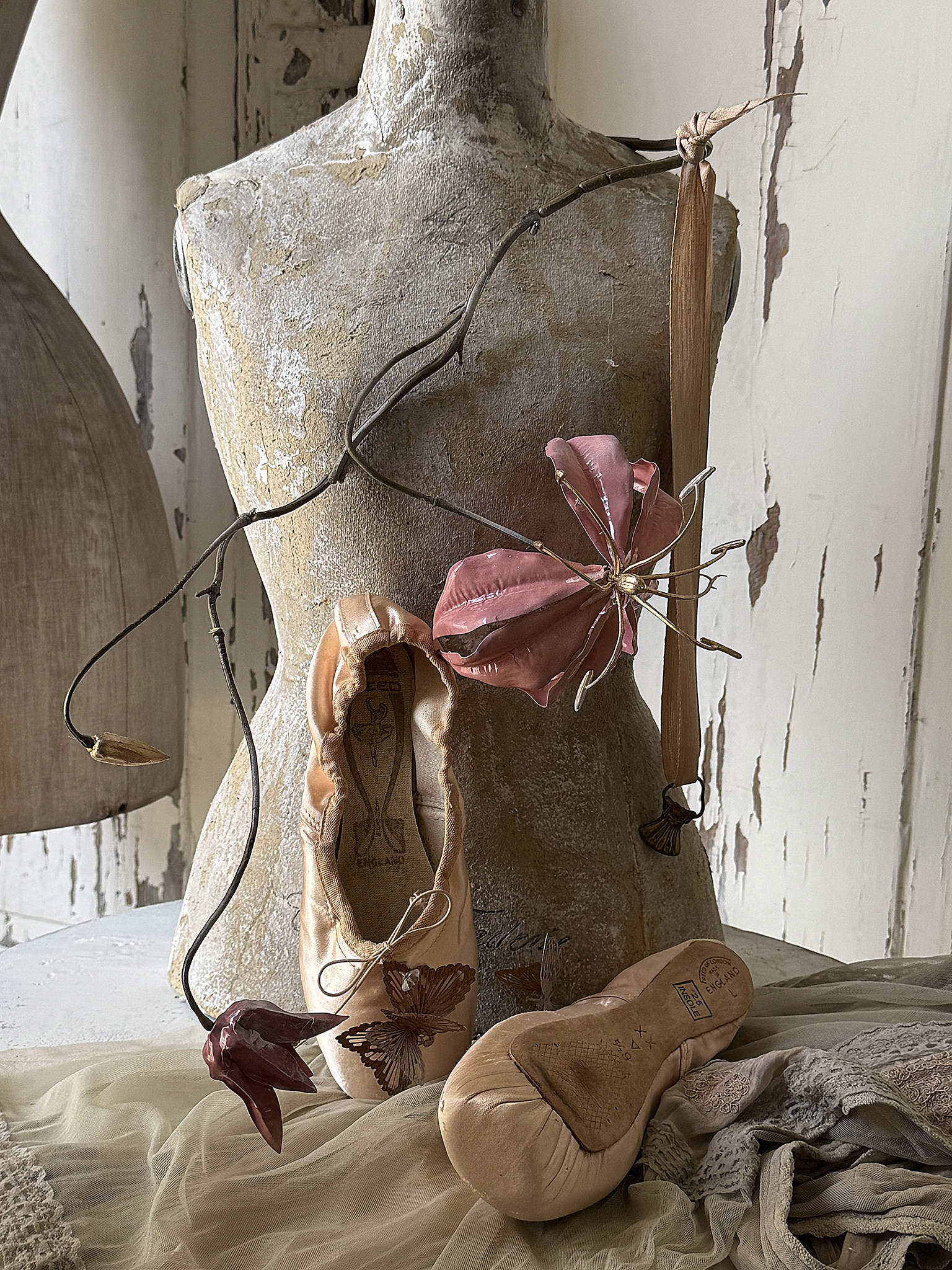 Individuelles Ballettschuh-Arrangement mit Lackorchidee***