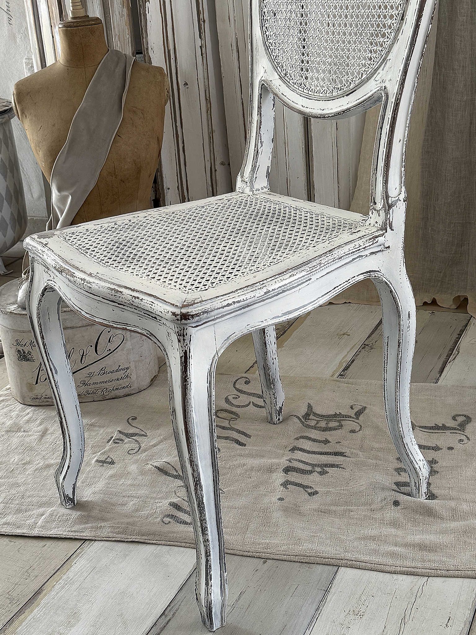 Zarter antiker Chippendale-Stuhl mit Wiener Geflecht – voller Anmut und Charme***