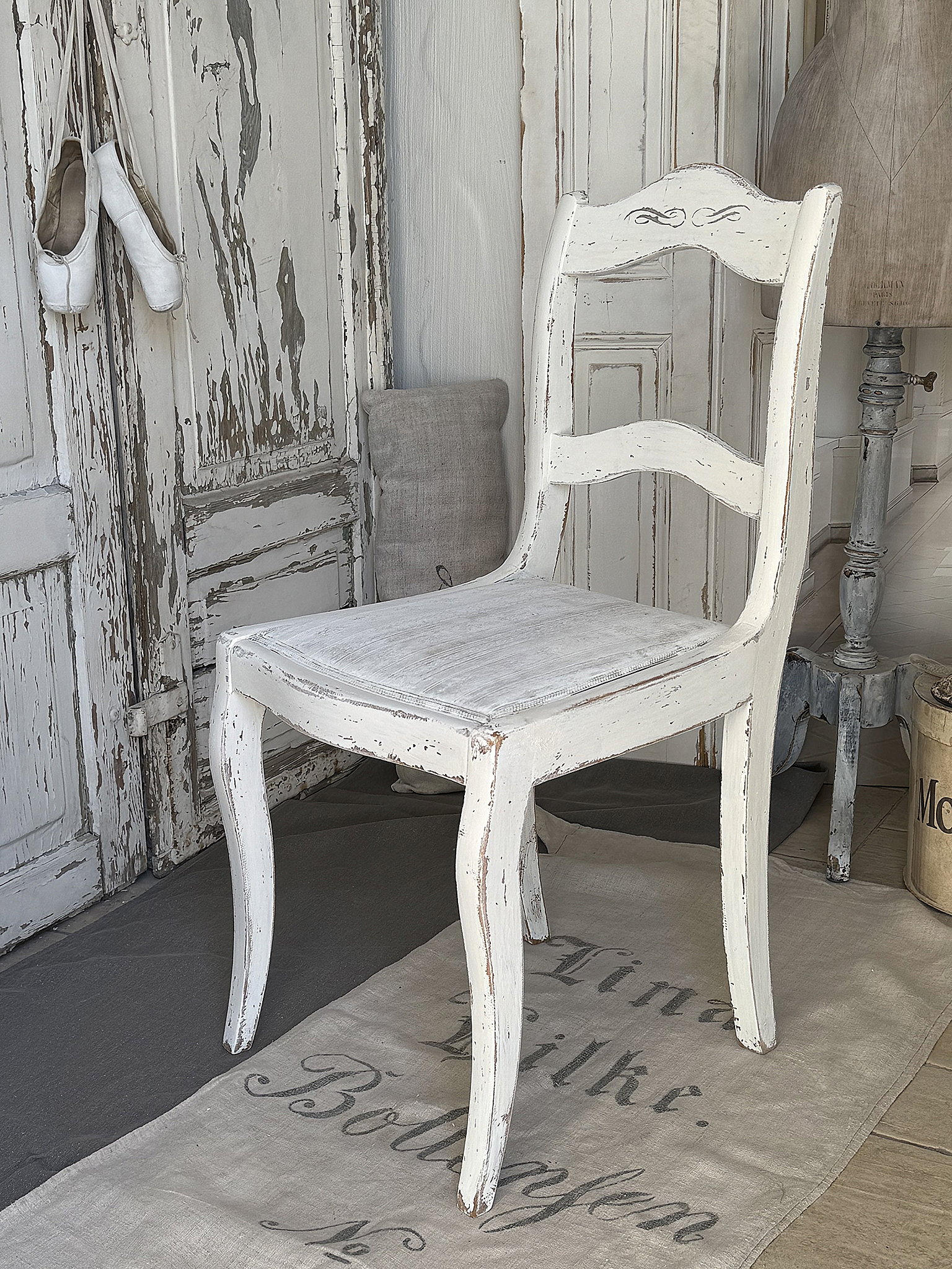 Antiker Biedermeier-Stuhl im Vintage-Kleid***