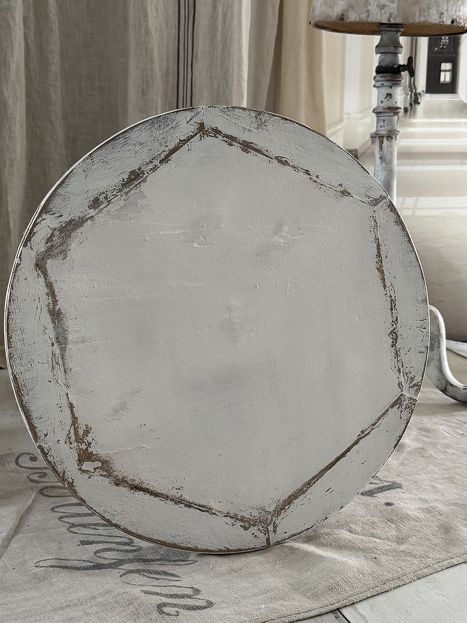 Antiker runder Beistelltisch – Shabby-pur***