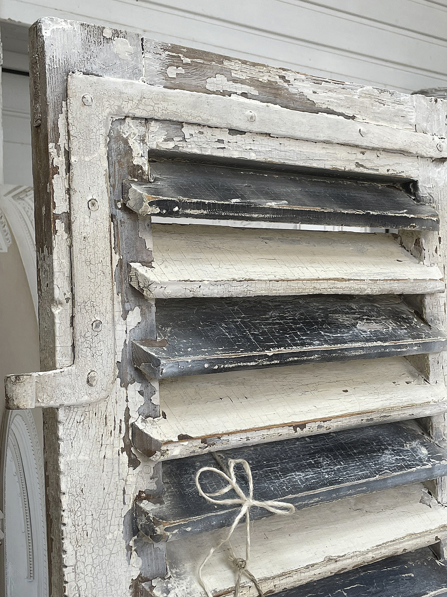 Großer Lamellenfensterladen Shabby-gestreift*** Großer Lamellenfensterladen Shabby-gestreift***