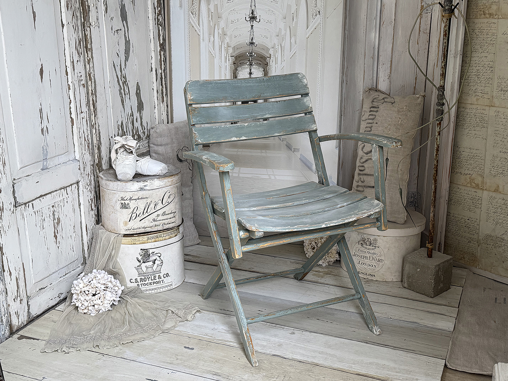 Alter breiter Klappstuhl in Salbei-Grün***