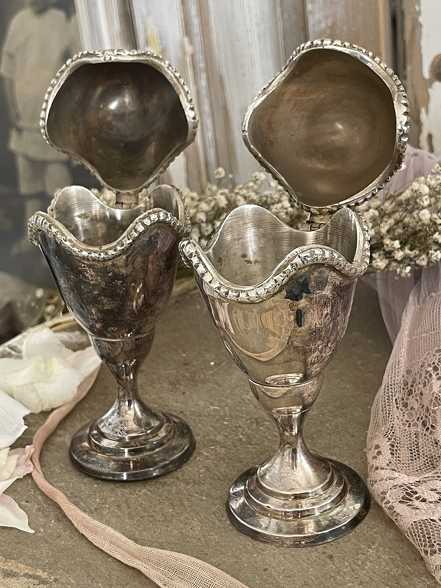 Duo Eierbecher versilbert mit Haube und Fuß Vintage*** Duo Eierbecher versilbert mit Haube und Fuß Vintage***