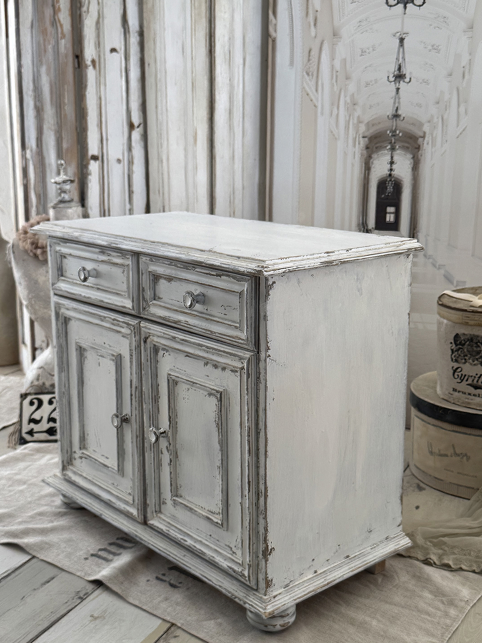 Vintage Kommode aus massiver Eiche – Shabby Chic Schränkchen in Weiß – Landhausstil***