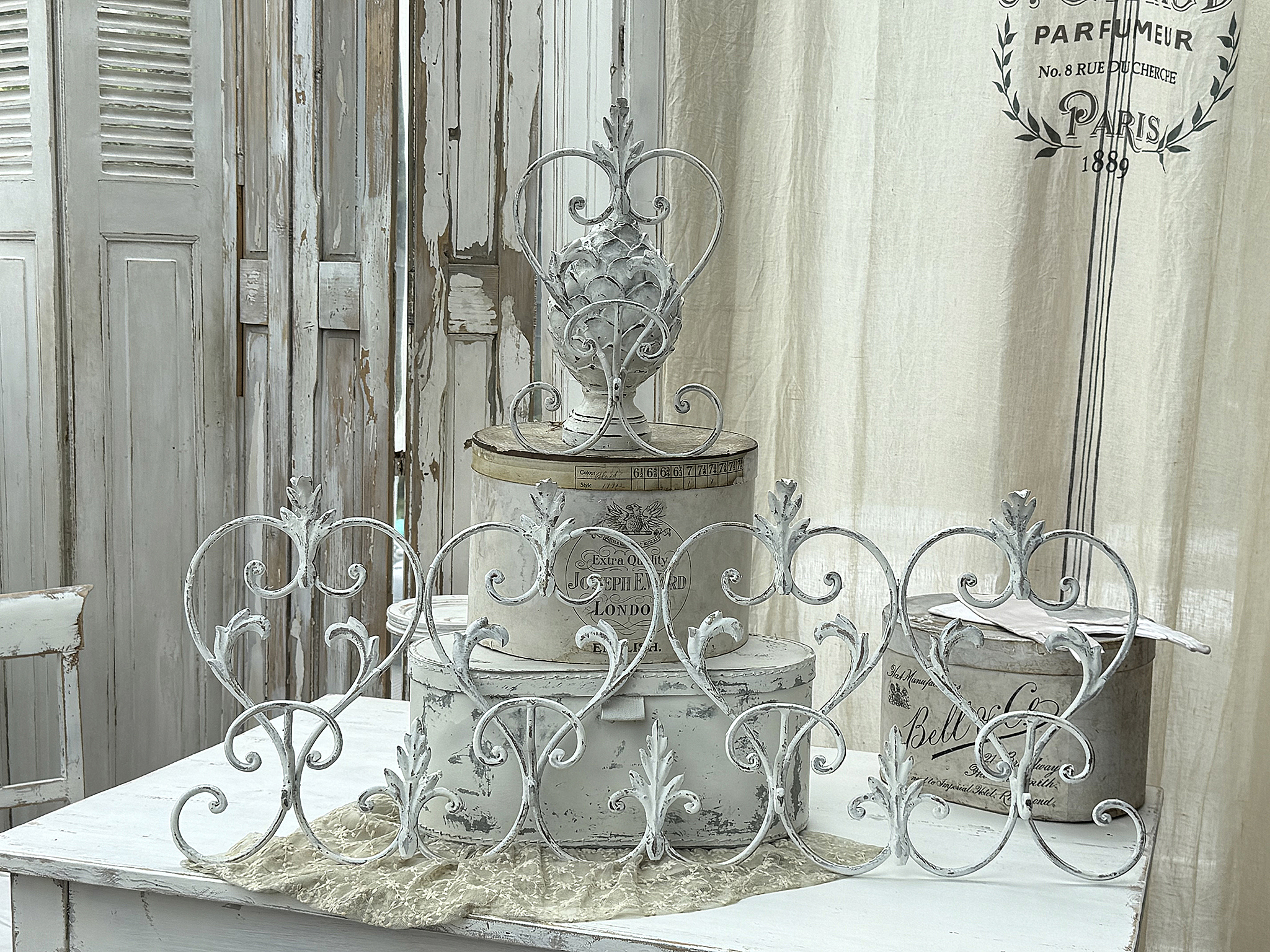 Alte Wandgarderoben im Jugendstil – im Duo***