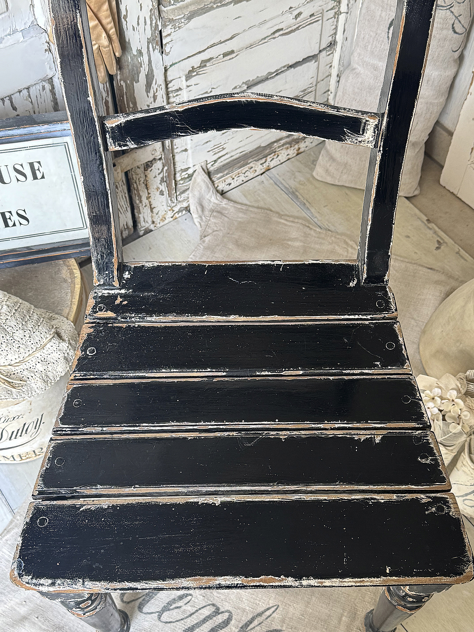 Antiker Biedermeier-Stuhl im originalen schwarzen Lack – Charakter trifft Eleganz***