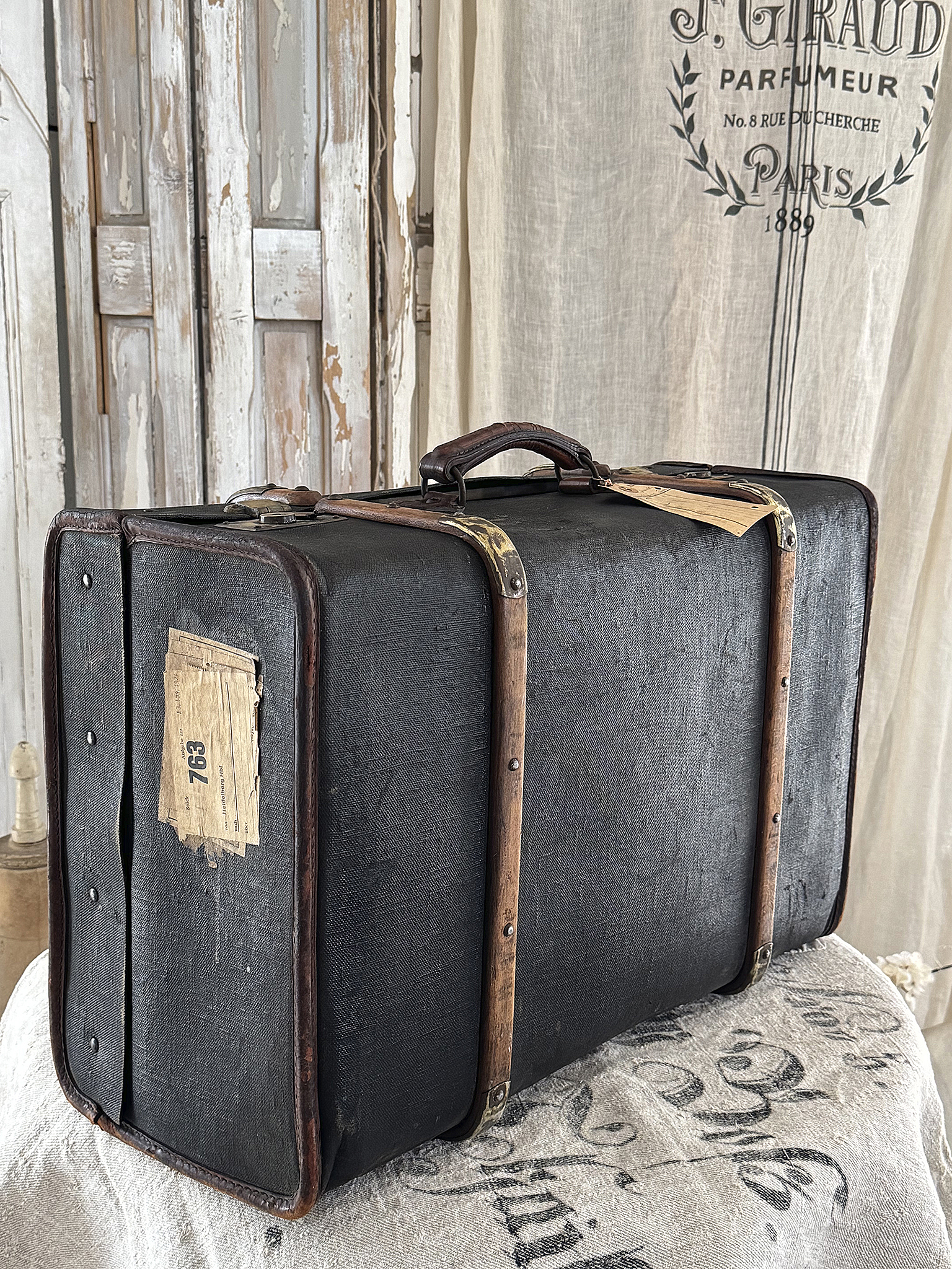 Edler alter Vintage-Koffer mit Eichenholzstreben und Messingdetails um 1923***