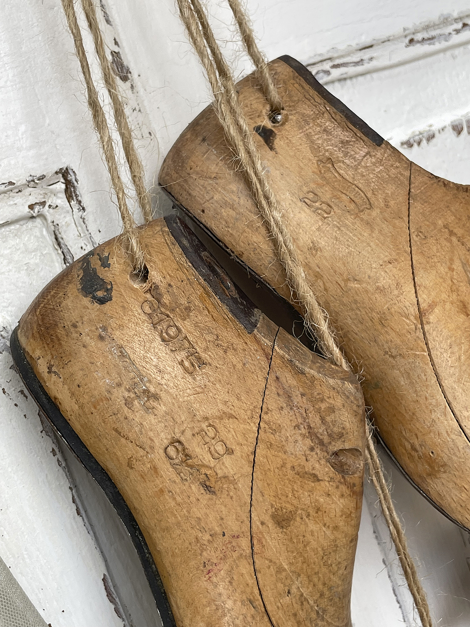 Antike Kinder-Schuhleisten mit Eisen-Flügel***