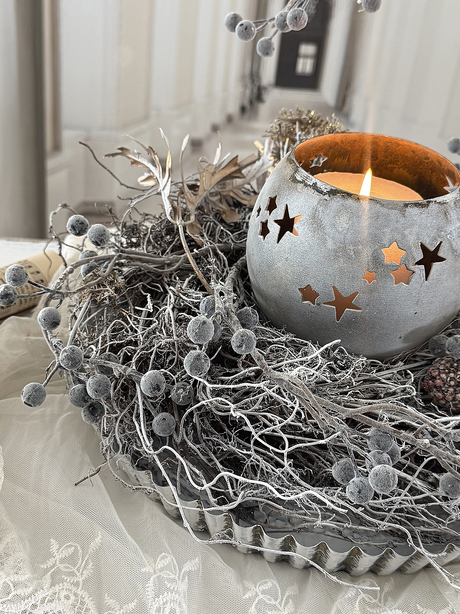 Adventsgesteck mit nostalgischem Sternenwindlicht – Winterlicher Frostzauber im Shabby Chic***