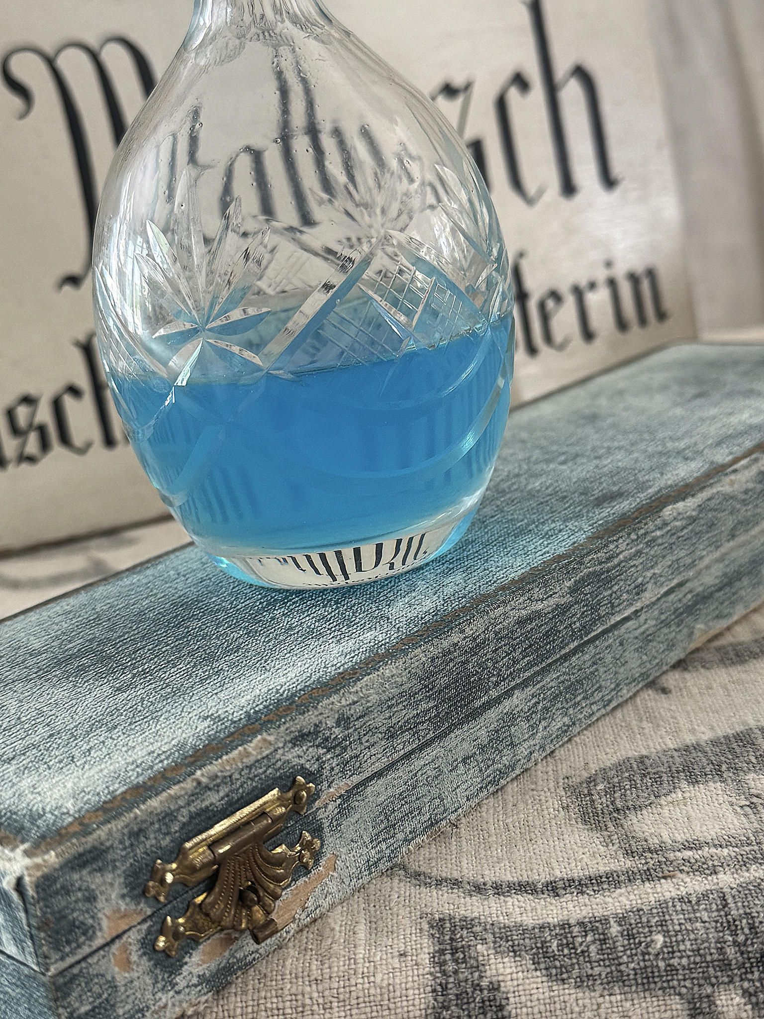 Romantisches Vintage-Duo – Kristallflasche & alte Schatulle mit herrlicher Patina***