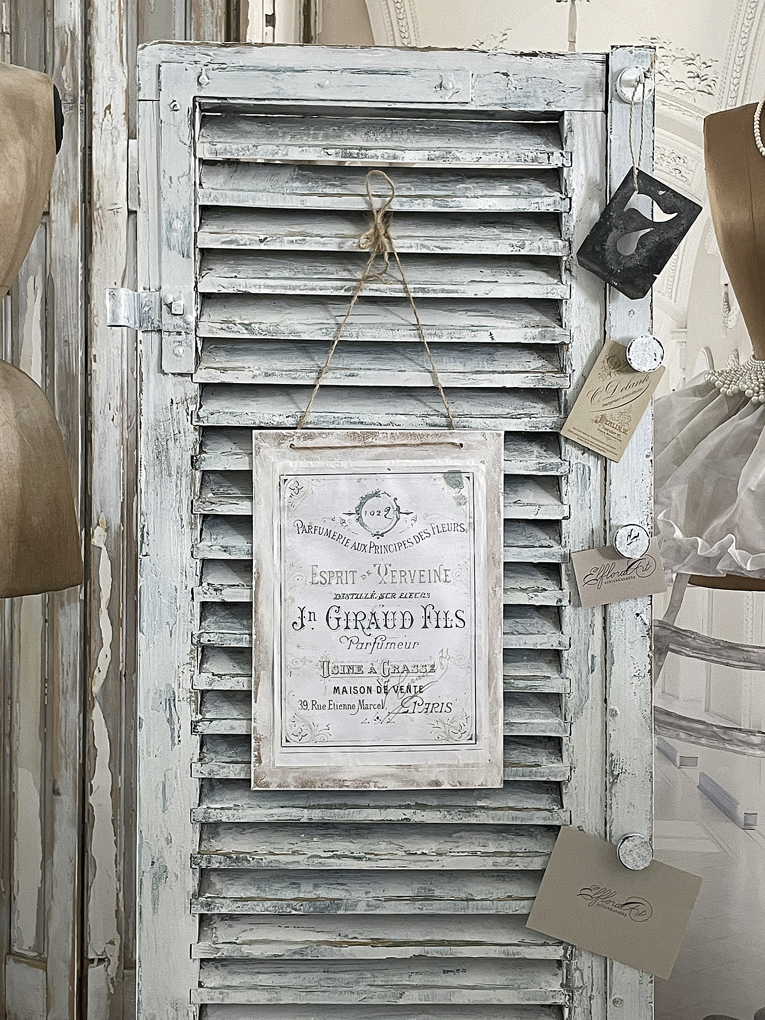 Alter Lamellen-Fensterladen mit Memoboard*** Alter Lamellen-Fensterladen mit Memoboard***