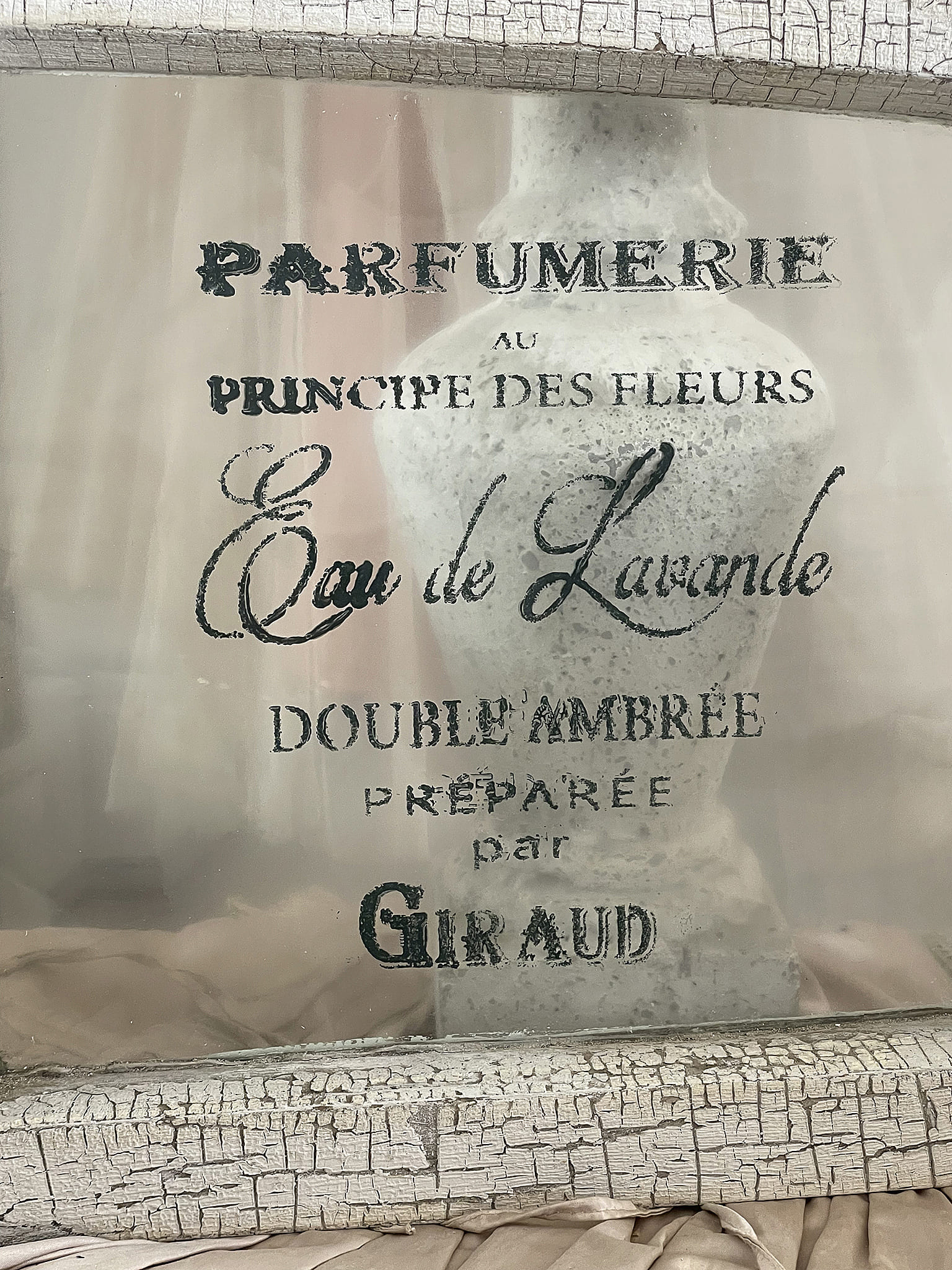 Antike Parfumerie-Flasche Eau de Lavande mit beschriftetem Glas im Vintage-Stil