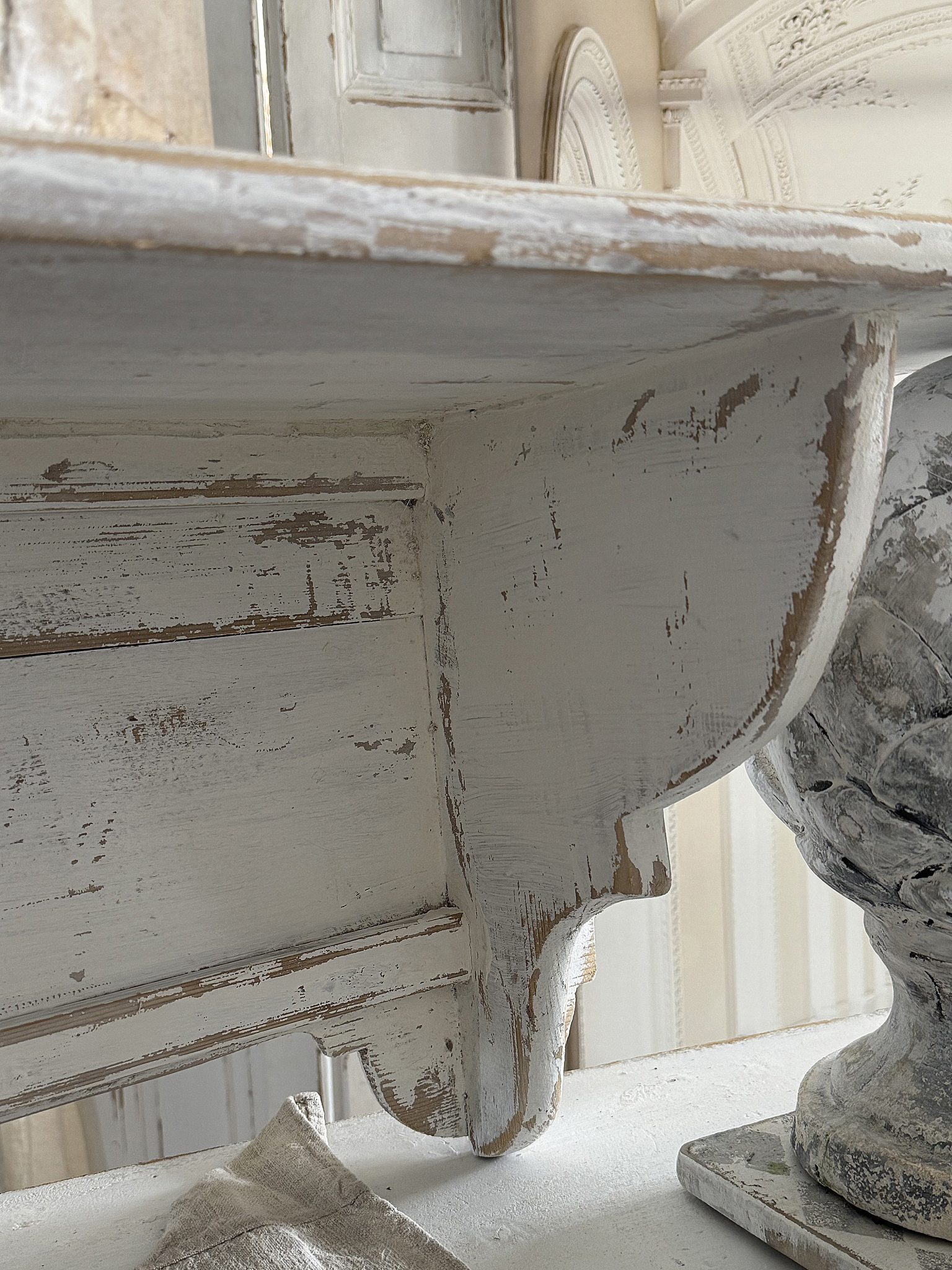 Antikes langes Gründerzeit-Regal im Shabby-Chic***