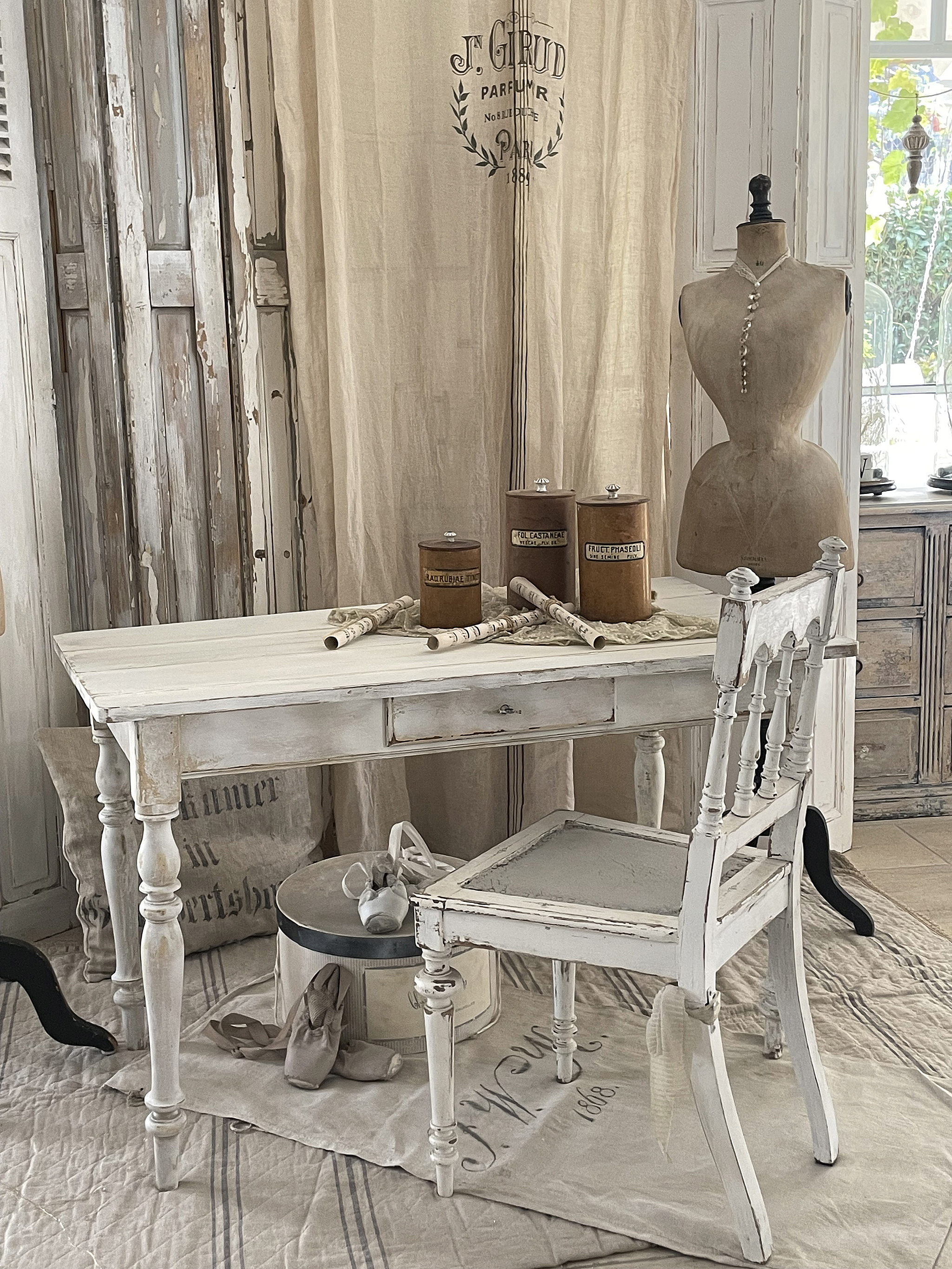 Antiker Tisch im alten Shabbykleid*** Antiker Tisch im alten Shabbykleid***