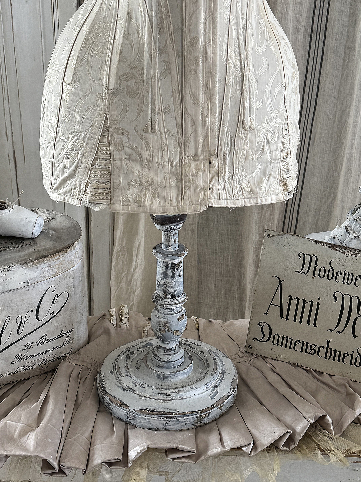 Antike Schneiderbüste „Wespentaille“ mit Vintage-Korsett – Sammlerstück***