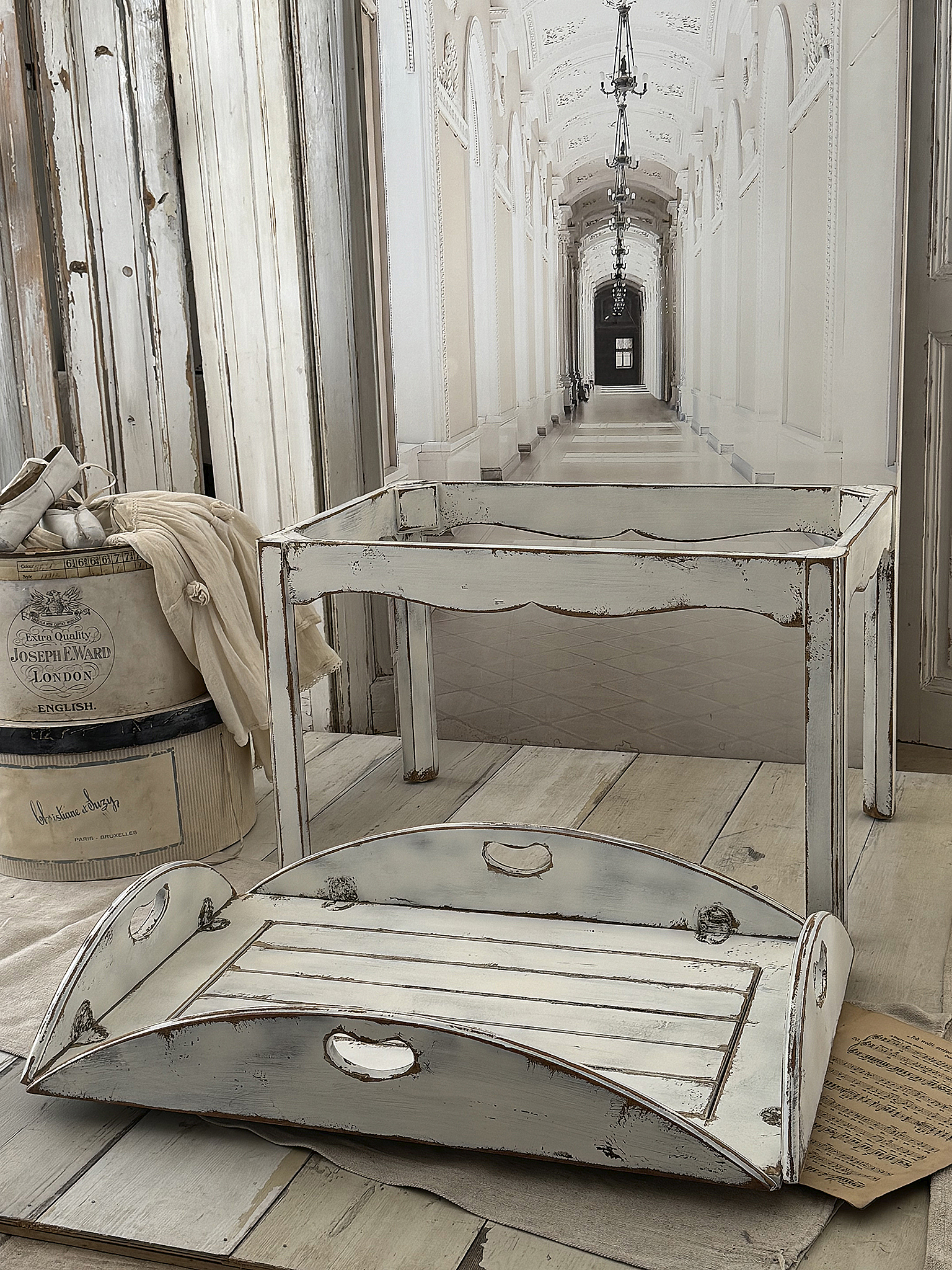 Davis Cabinet Tabletttisch aus massivem Nussbaum – Couchtisch mit abnehmbarem Serviertablett im Shabby Chic***
