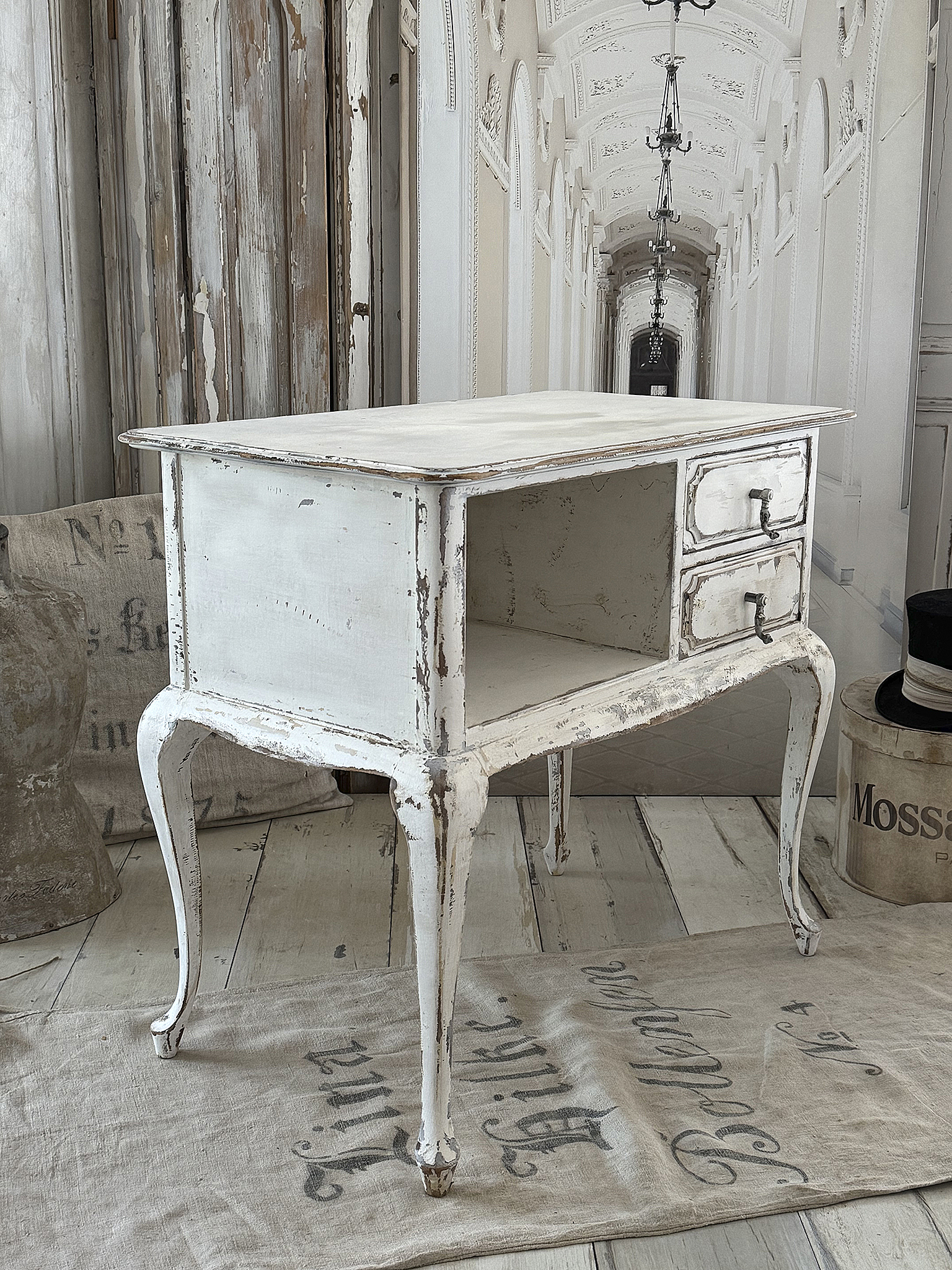 Zauberhafter Vintage-Beistelltisch mit Schubladen im Shabby-Chic***