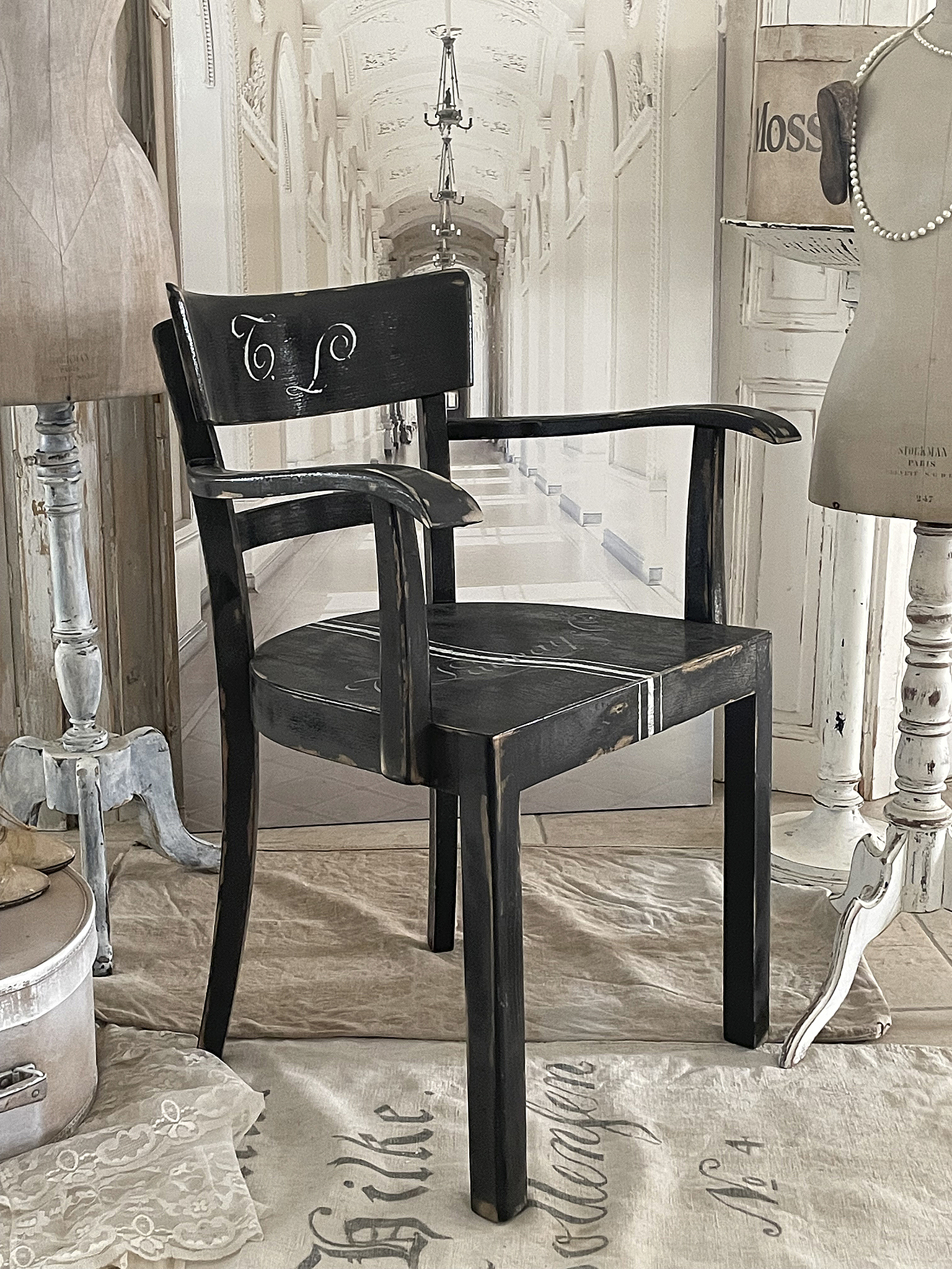 Robuster alter Holz-Stuhl Shabbyblack*** Robuster alter Holz-Stuhl Shabbyblack***