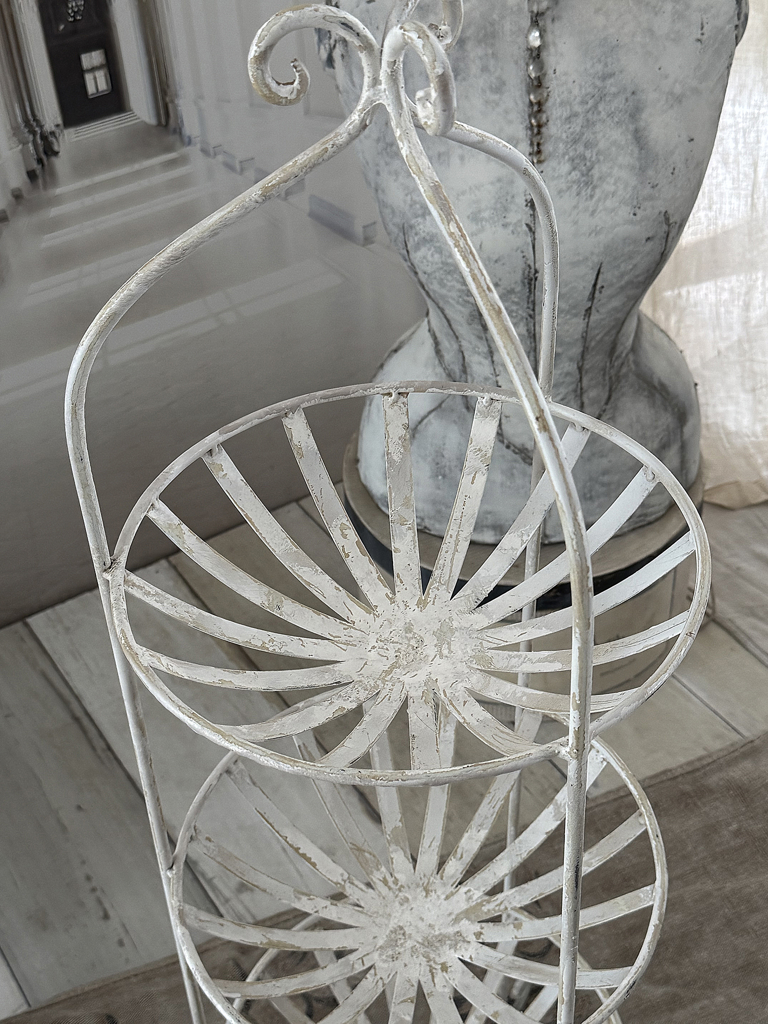 Hohe Etagere aus Frankreich – französischer Vintage-Flair***