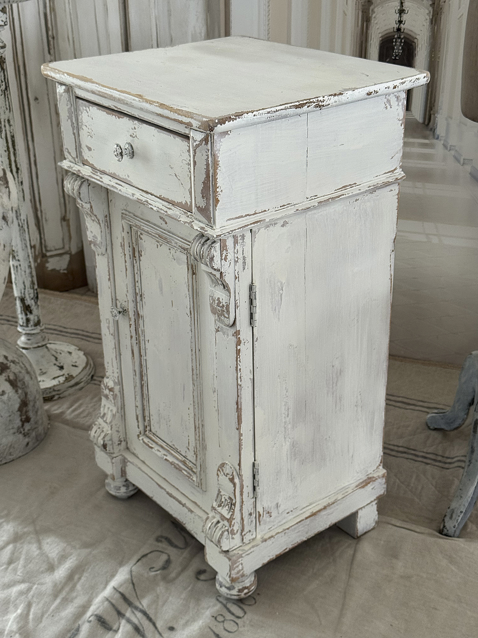 Reserviert! Antikes Beistellschränkchen Shabby-pur