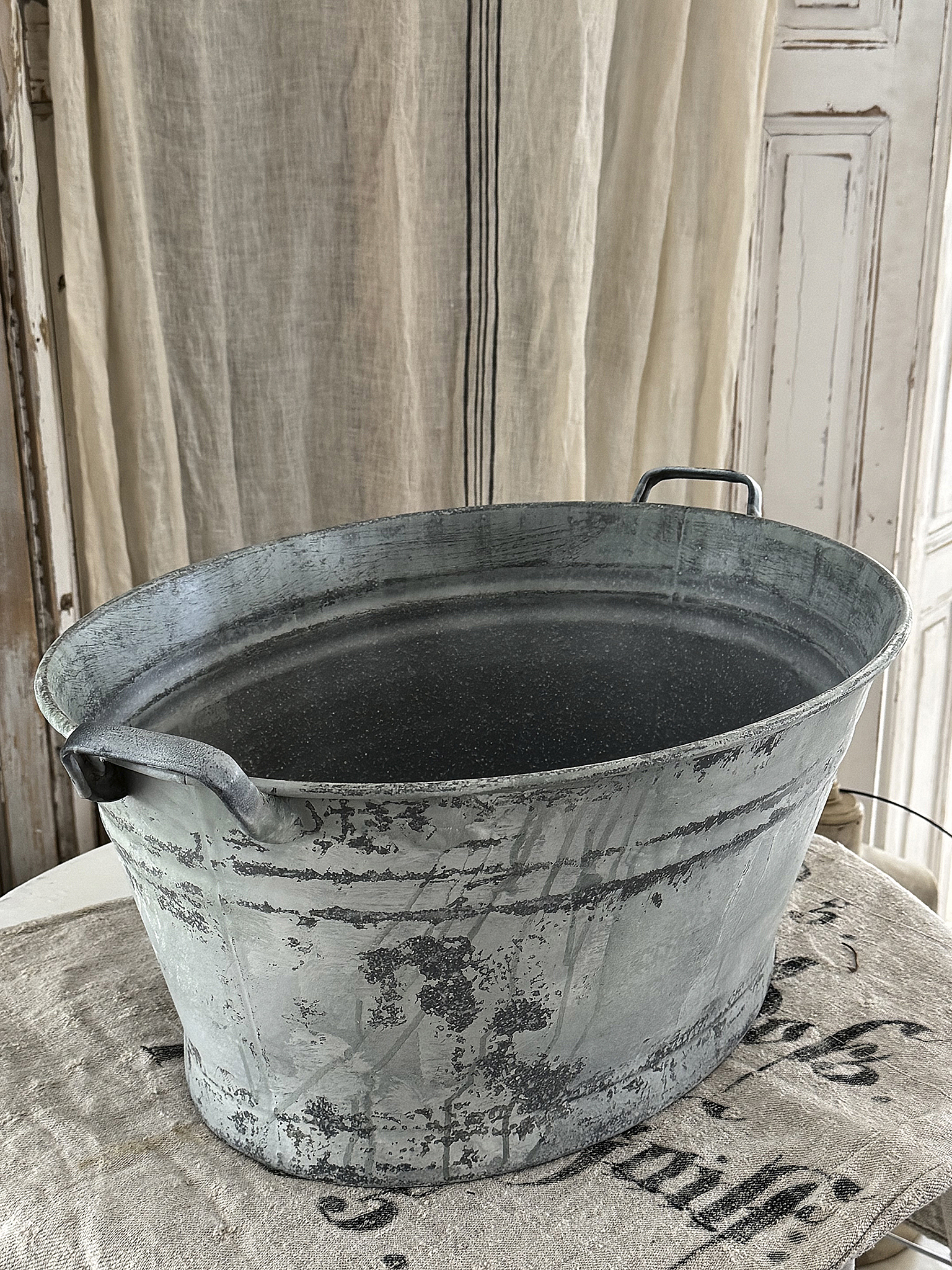 Schöne alte Emaille-Wanne im zartem Salbeigrün mit herrlicher Vintage-Patina***